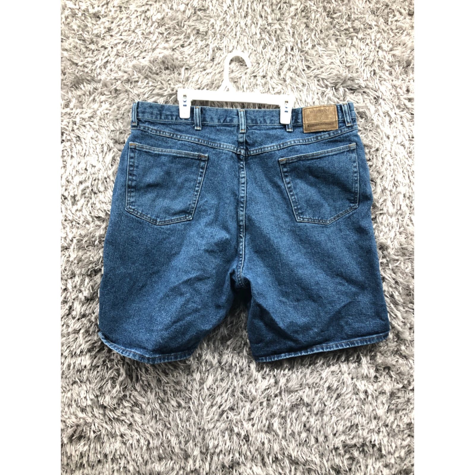 Wrangler Wrangler Shorts Mens Size 40 Mid Rise Dark Wash Bermuda Blue Denim Jean Shorts Size US 40 / EU 56 - 4 Thumbnail