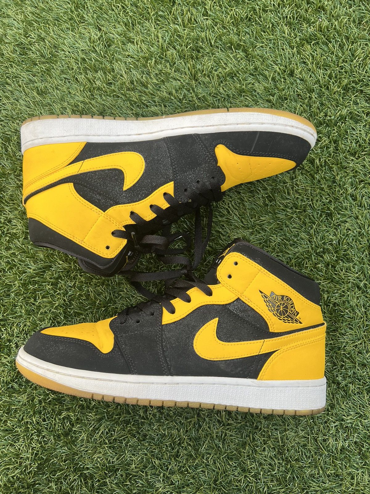 Jordan Brand Jordan 1 Mid “New Love” 2017 Size US 10.5 / EU 43-44 - 7 Thumbnail