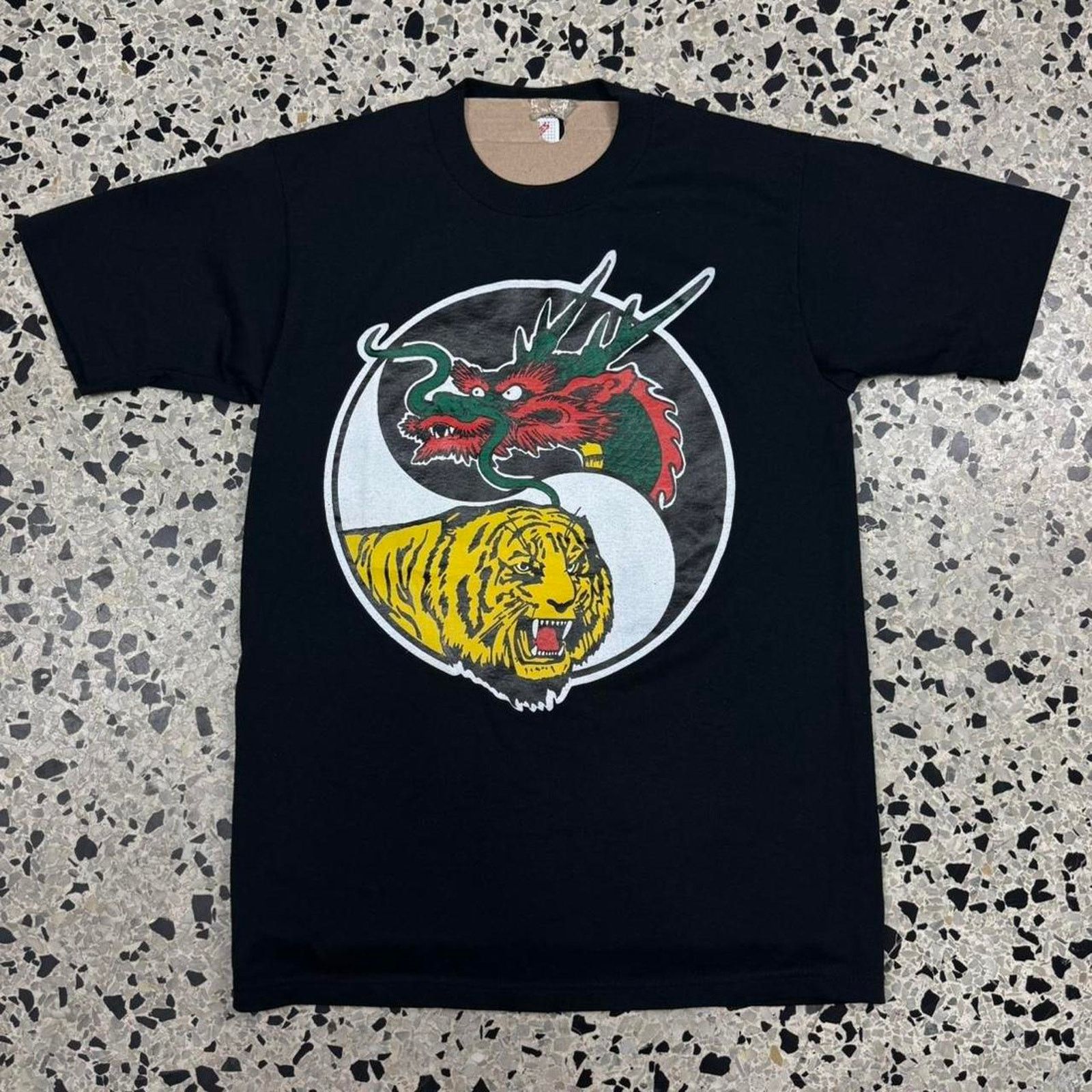 Jerzees × Vintage VINTAGE 90S SINGLE STITCH YIN YANG DRAGON VS TIGER TEE: Size US M / EU 48-50 / 2 - 1 Thumbnail