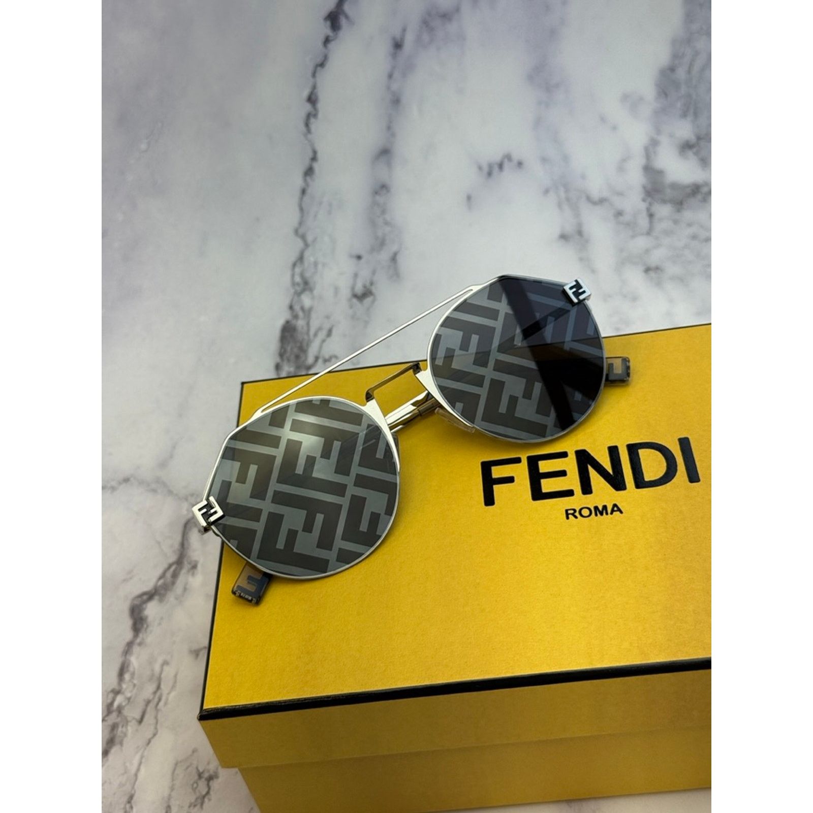 Fendi NEW Fendi FE40060U Silver Logo Mirror Round Sunglasses Size ONE SIZE - 1 Thumbnail