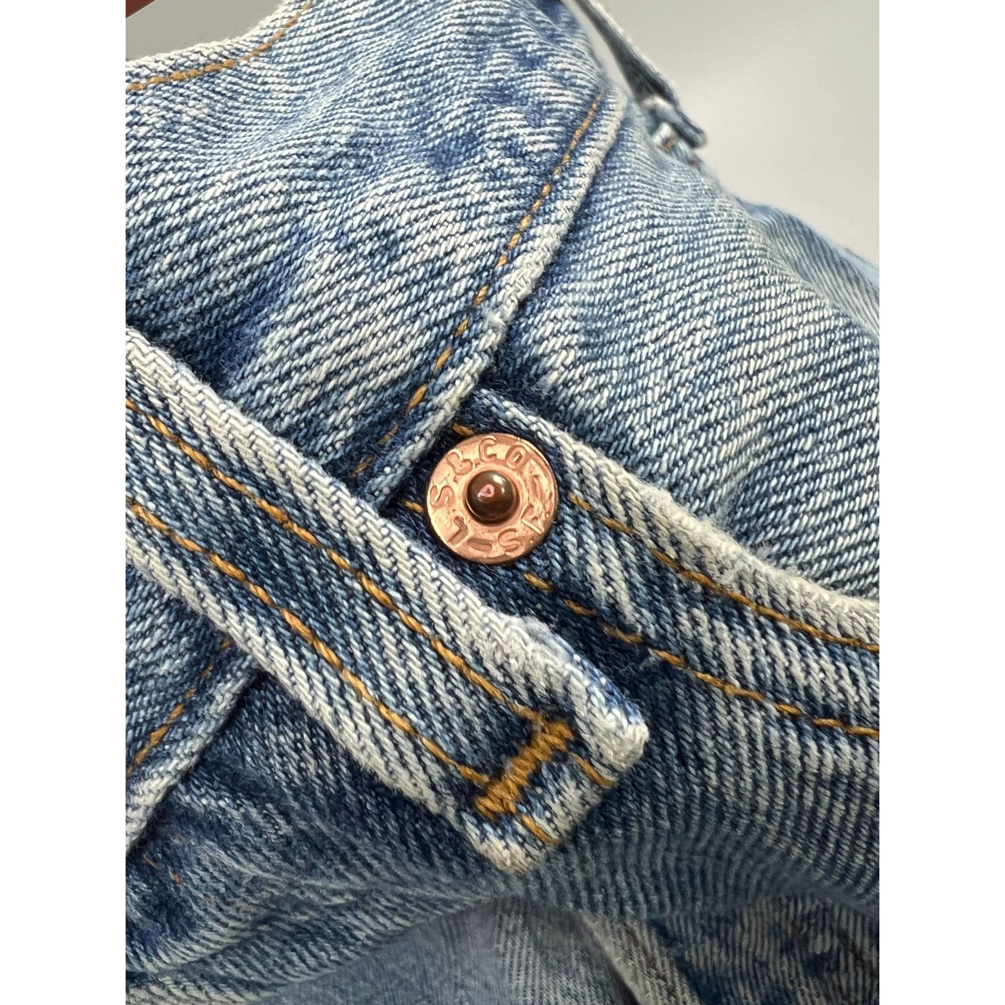 Levi's Levi’s 501 Made in USA Light Wash Denim Jeans Pants (Y0895) Size US 32 / EU 48 - 7 Thumbnail