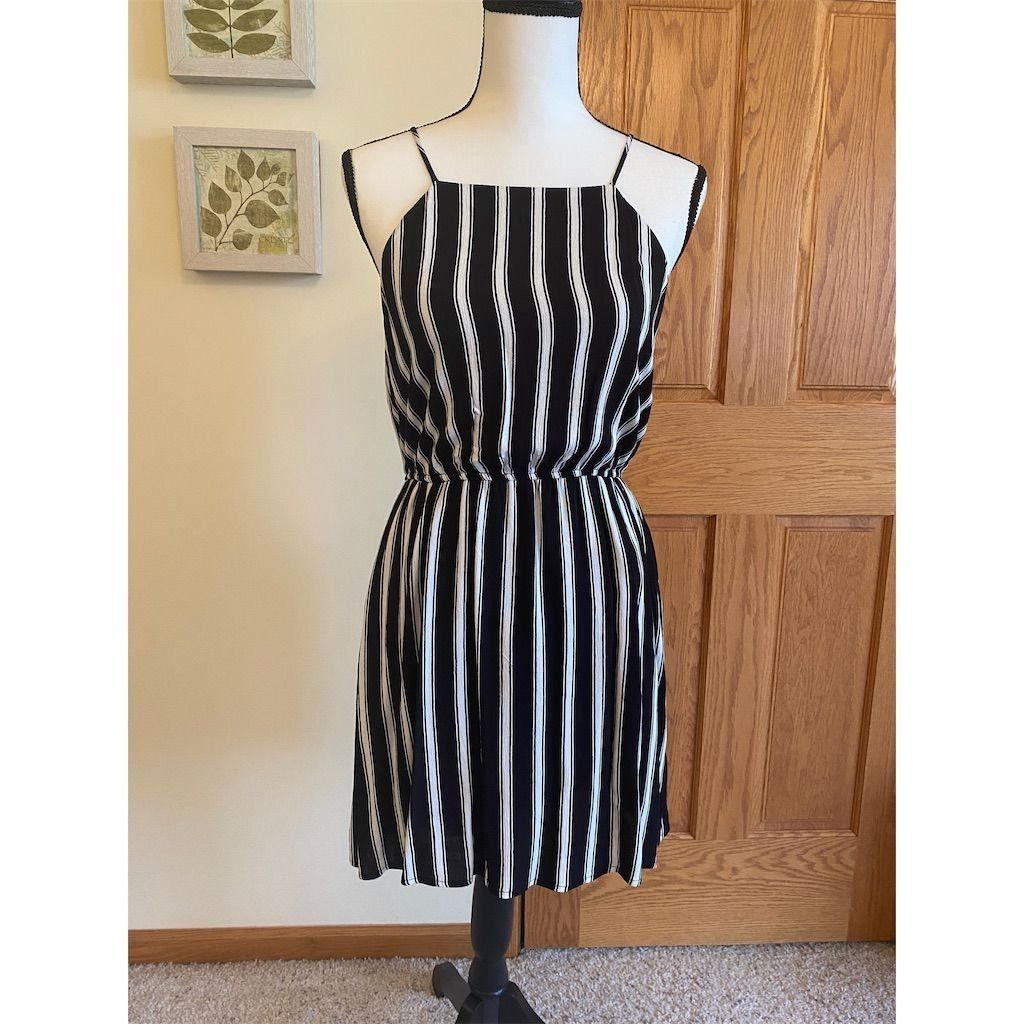 forever 21 striped mini dress NWOT Forever 21 light weight SS knit mini dress/stripes/small