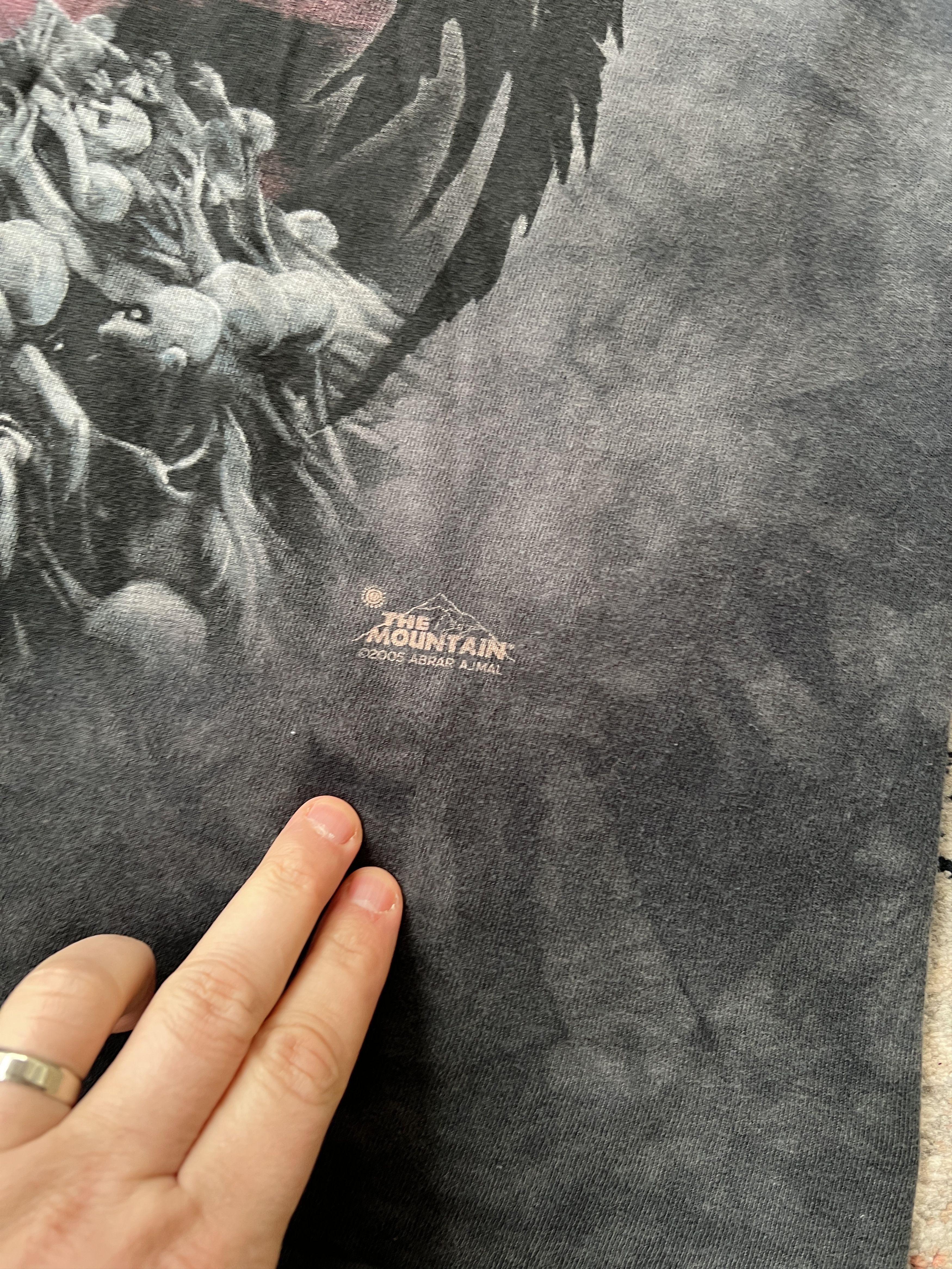 The Mountain The Mountain 2005 Skulls Vintage Tee Size US XXL / EU 58 / 5 - 2 Thumbnail