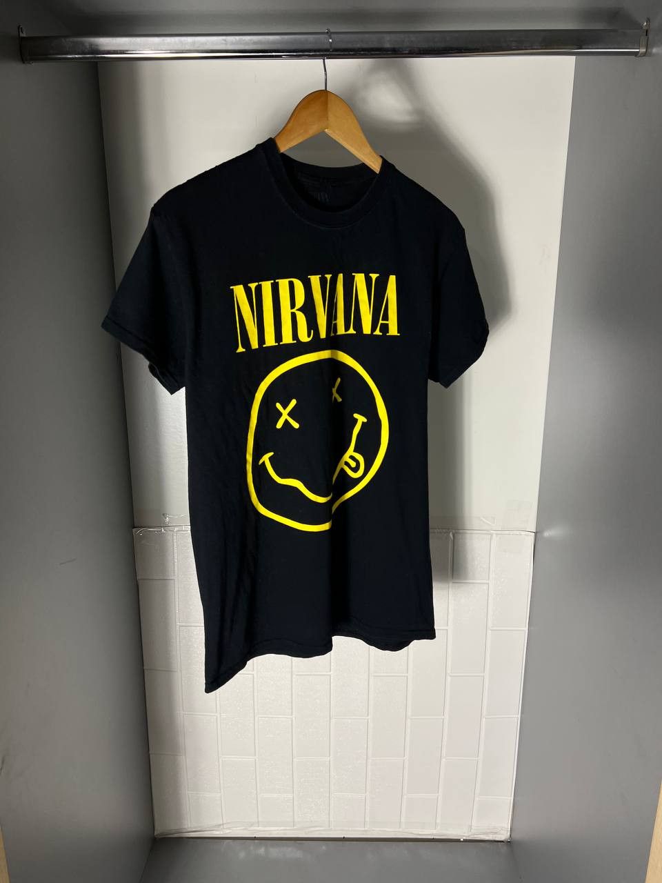 Band Tees VINTAGE NIRVANA KURT COBAIN ROCK T-SHIRT METAL SMILE Y2K 90s Size US M / EU 48-50 / 2 - 3 Thumbnail