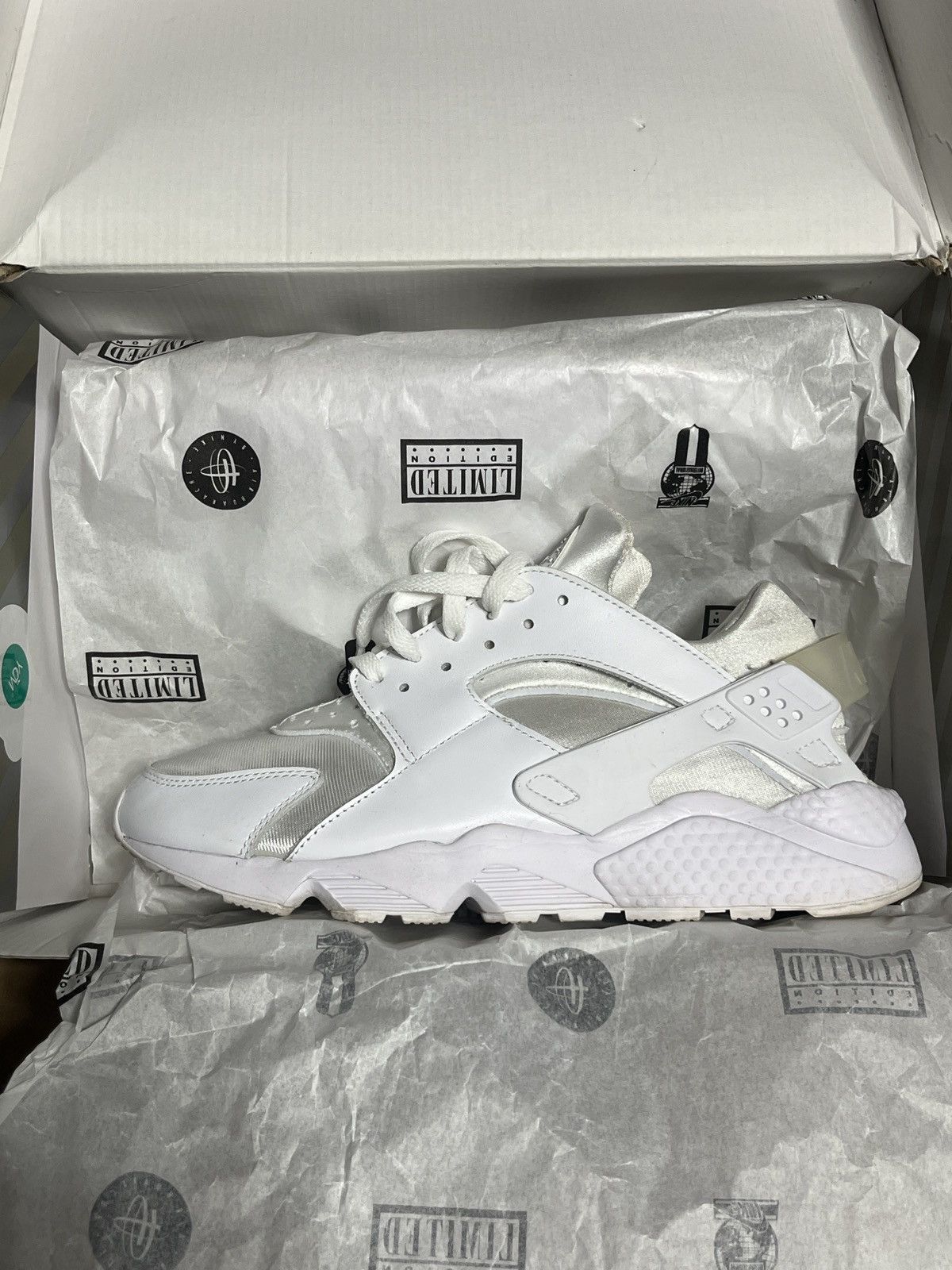 Nike Nike Air Huarache Size US 10.5 / EU 43-44 - 1 Thumbnail