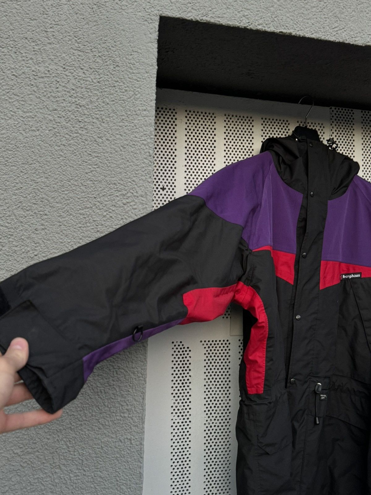 Berghaus × Vintage Vintage Berghaus Extreme 7000 GoreTex Hiking Jacket XL Size US XL / EU 56 / 4 - 4 Thumbnail