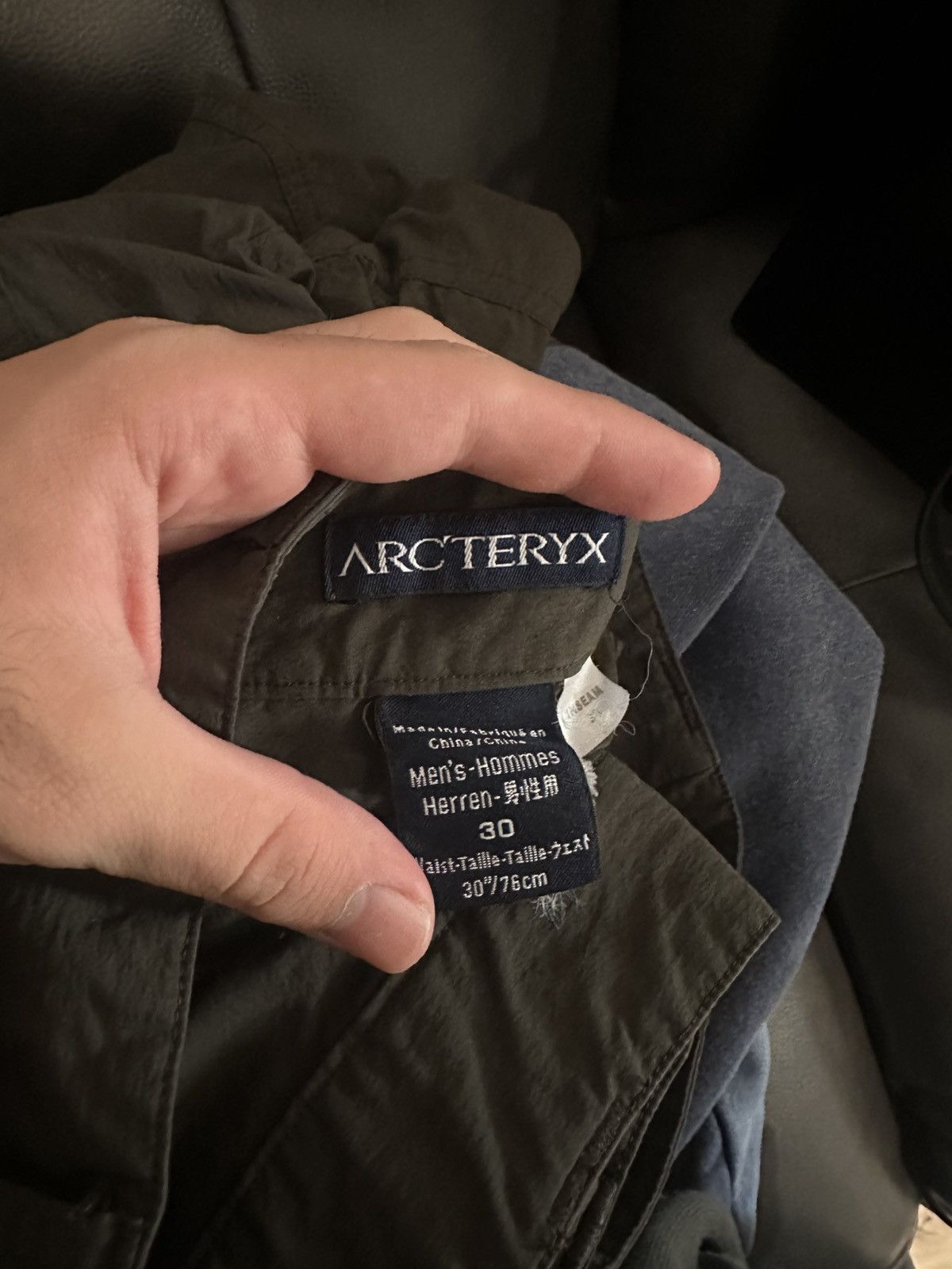 Arc'teryx Men's acrtyrex black cargo nylon pants Size US 30 / EU 46 - 2 Thumbnail