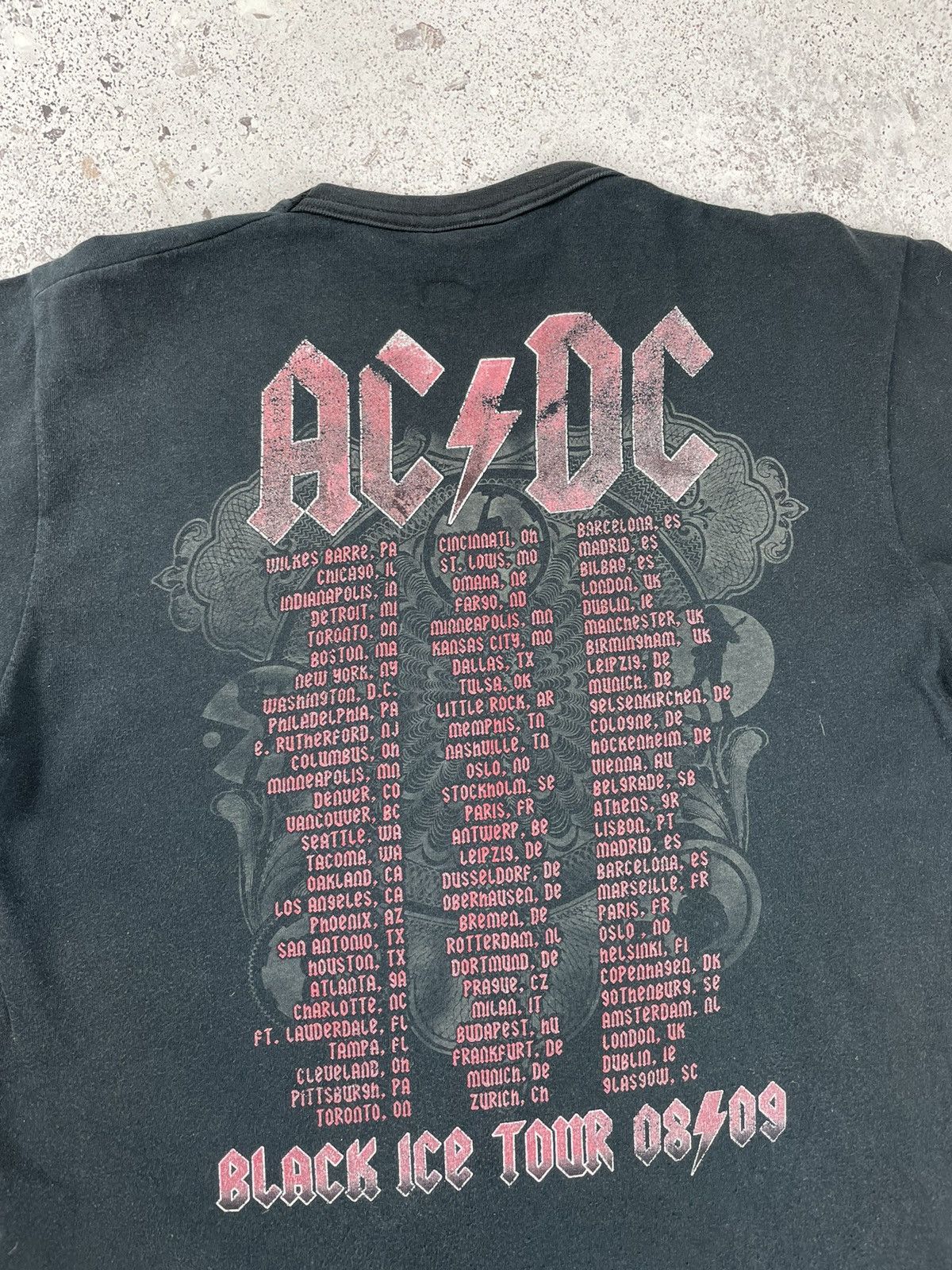 Vintage Vintage Ac/Dc Rock Band tee t-shirt Size US S / EU 44-46 / 1 - 7 Thumbnail