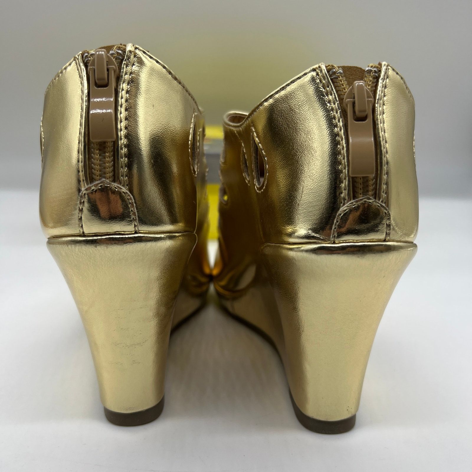Other Forever Gold Wedge Sandals Women's Size 8 Shoes Back Zipper Size US 8 / IT 38 - 5 Thumbnail