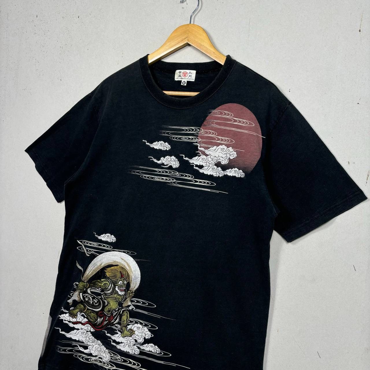 Japanese Brand Kachofūgetsu Fujin Raijin Embroidered T-Shirt Japanese Gods Size US XL / EU 56 / 4 - 3 Thumbnail