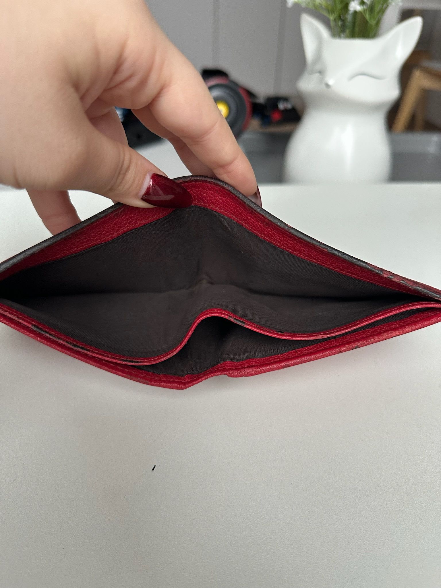 Gucci Authentic Gucci Wallet Distressed Logo Red Leather Size ONE SIZE - 10 Thumbnail