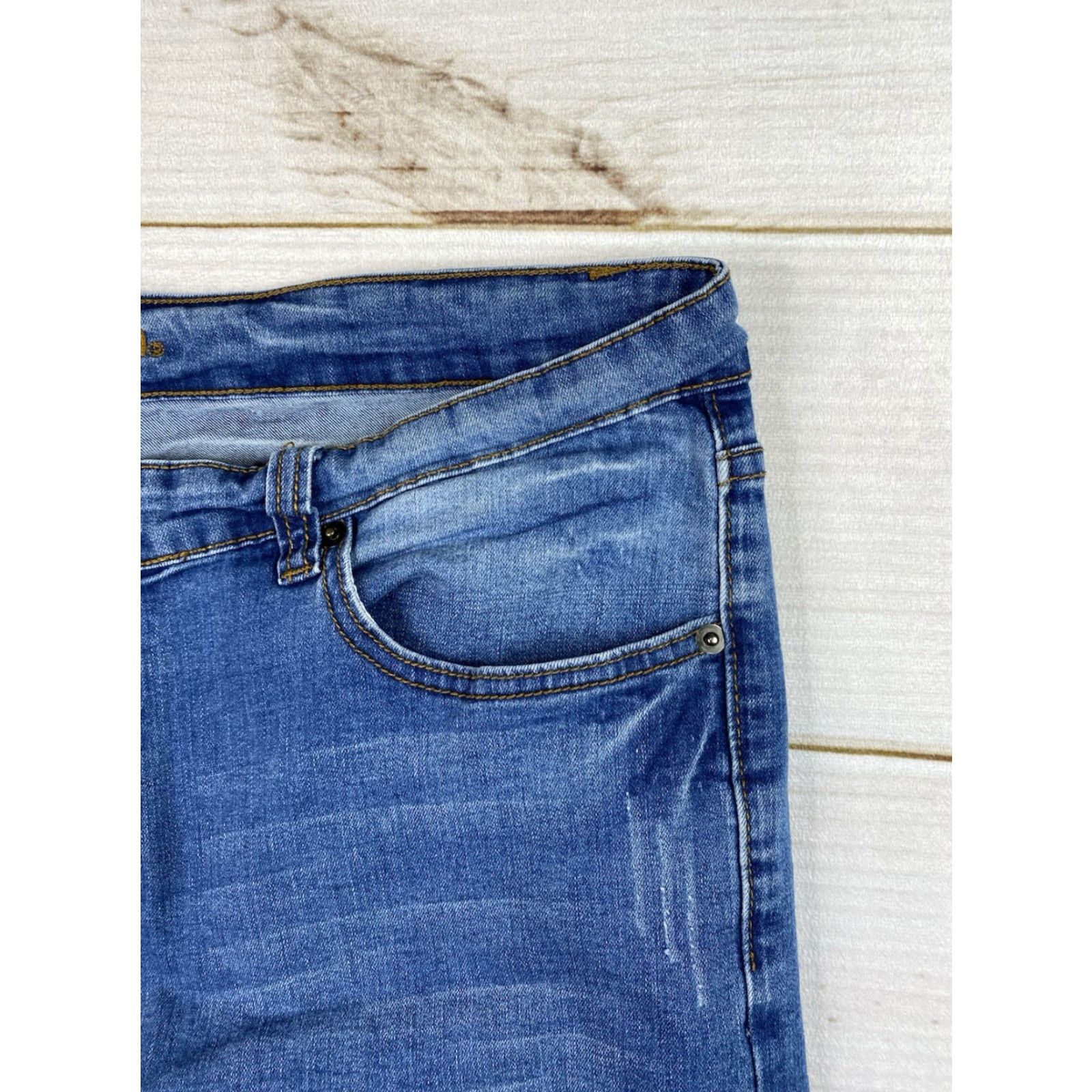 Carbon Carbon Jeans Mens 36x32 Denim Straight Jeans Blue 5-Pocket Design Relaxed Fit Modern Classic American Style Mens Size US 36 / EU 52 - 2 Thumbnail