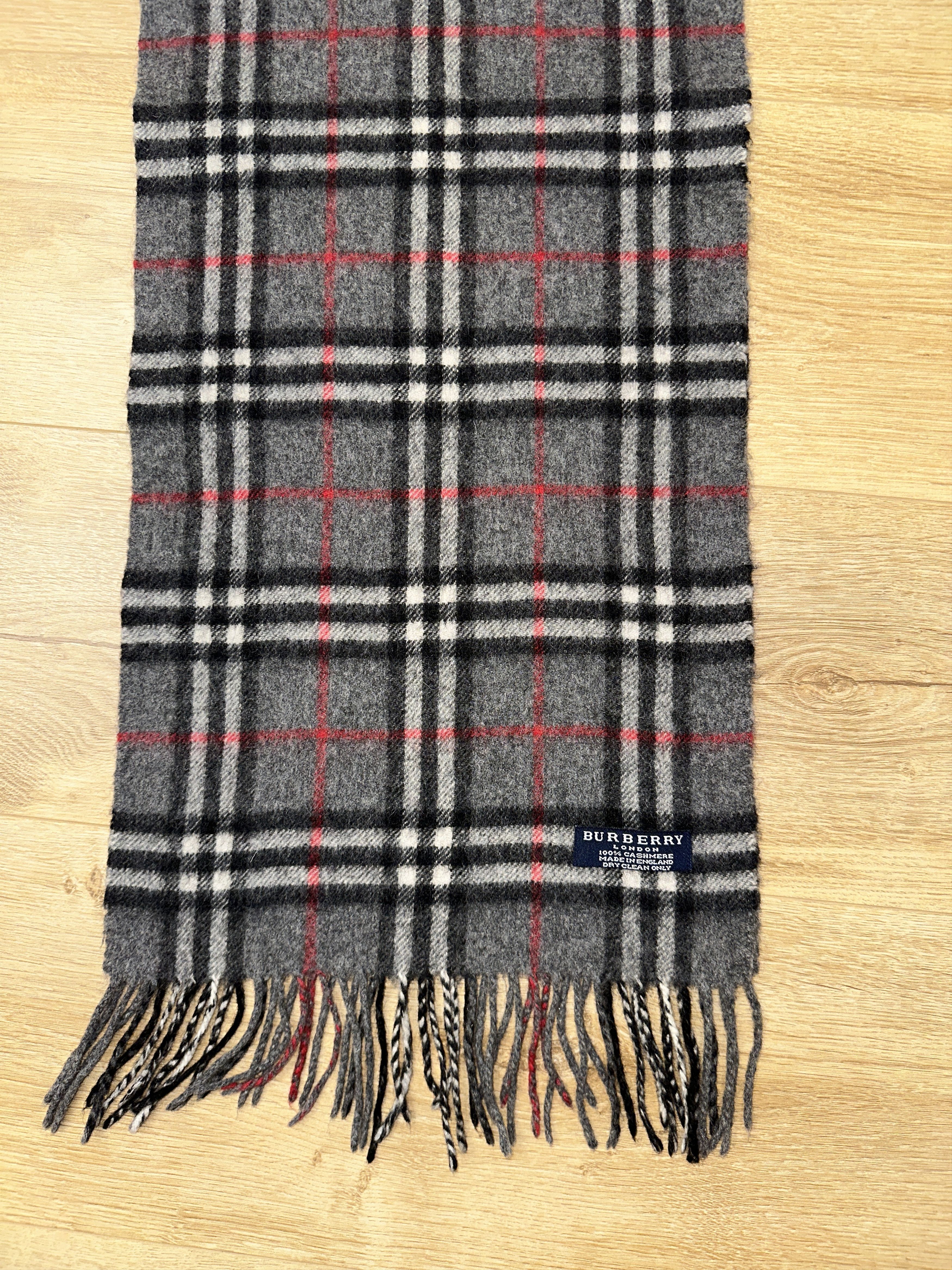 Burberry Iconic Burberry Classic Check 100% Cashmere Scarf 170x30cm Size ONE SIZE - 2 Thumbnail