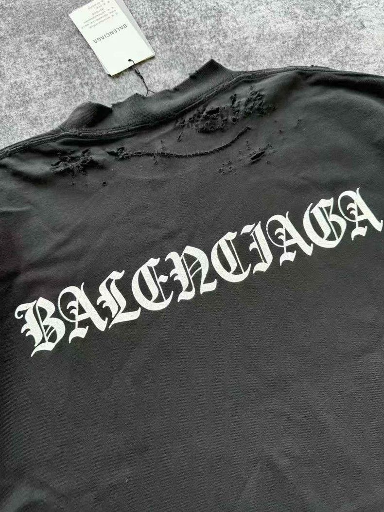 Balenciaga Balenciaga Sanskrit logo on the back destroys short sleeve Size US M / EU 48-50 / 2 - 5 Thumbnail