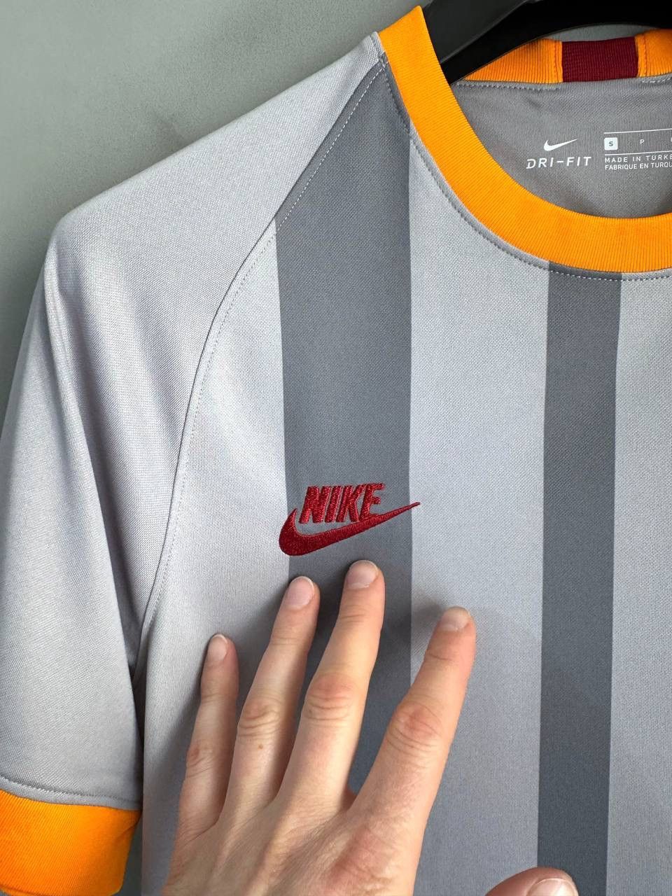 Nike Galatasaray FC 2019/2020 Away Third Soccer Jersey, Size S Size US S / EU 44-46 / 1 - 4 Thumbnail