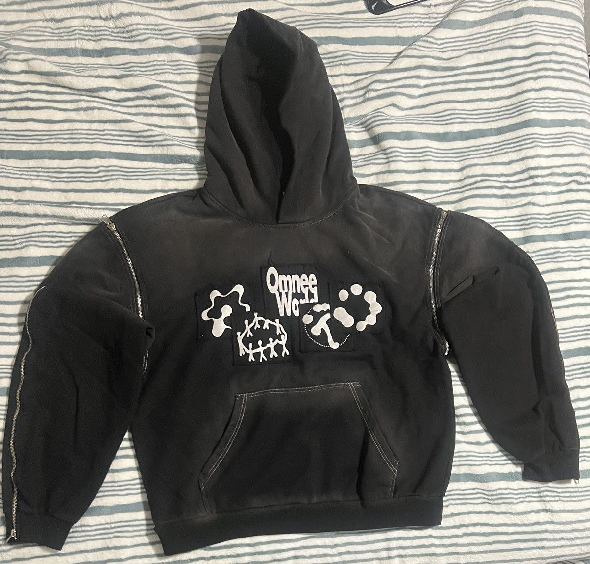 Other Omnee World Black Hoodie Size US L / EU 52-54 / 3 - 1 Thumbnail