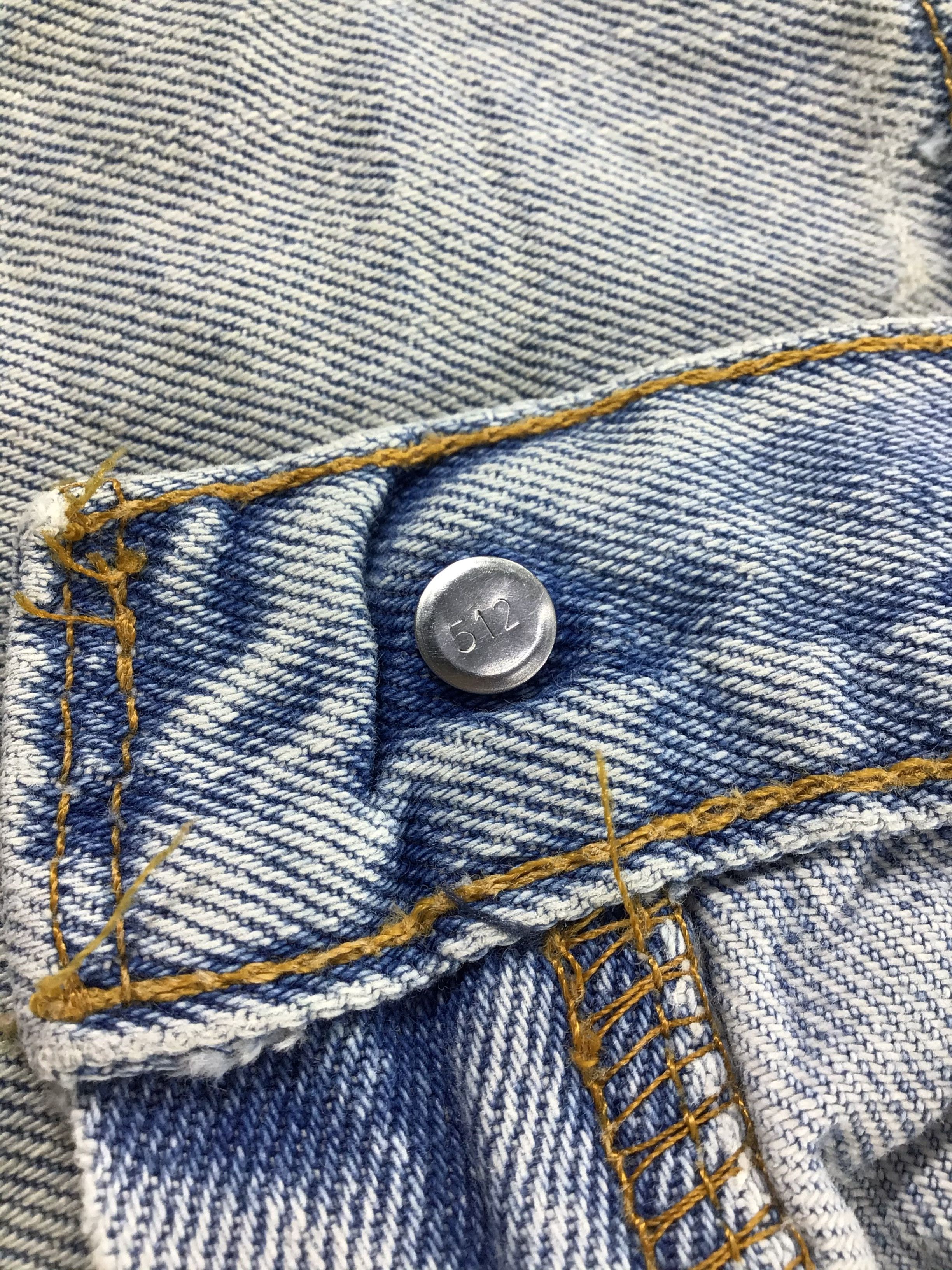 Levi's Vintage Levis 560 Jeans Light Wash Distress KJ267 Size US 34 / EU 50 - 9 Thumbnail