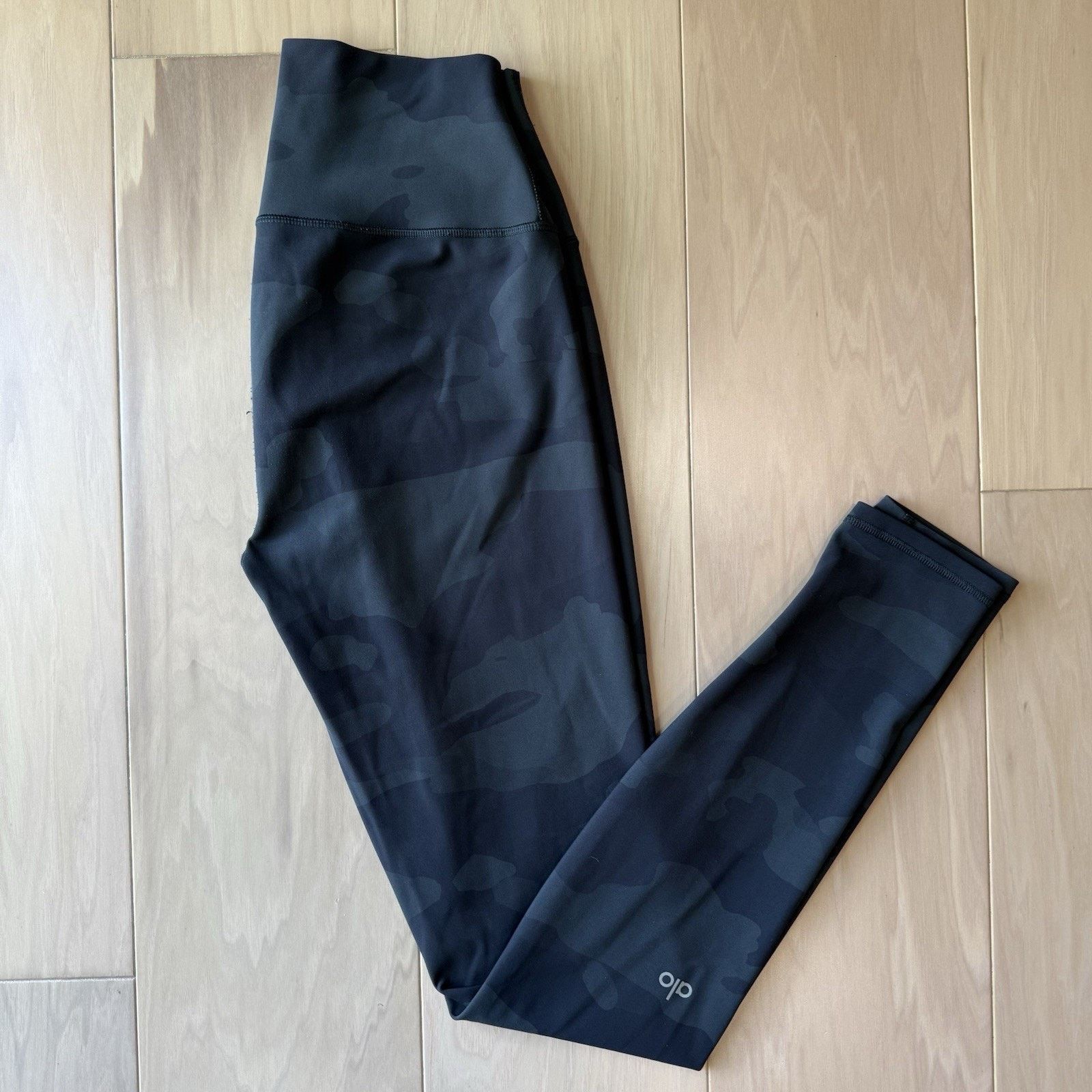 Alo Alo Leggings Women's Medium Black Camo Loungewear Size 28" / US 6 / IT 42 - 2 Thumbnail