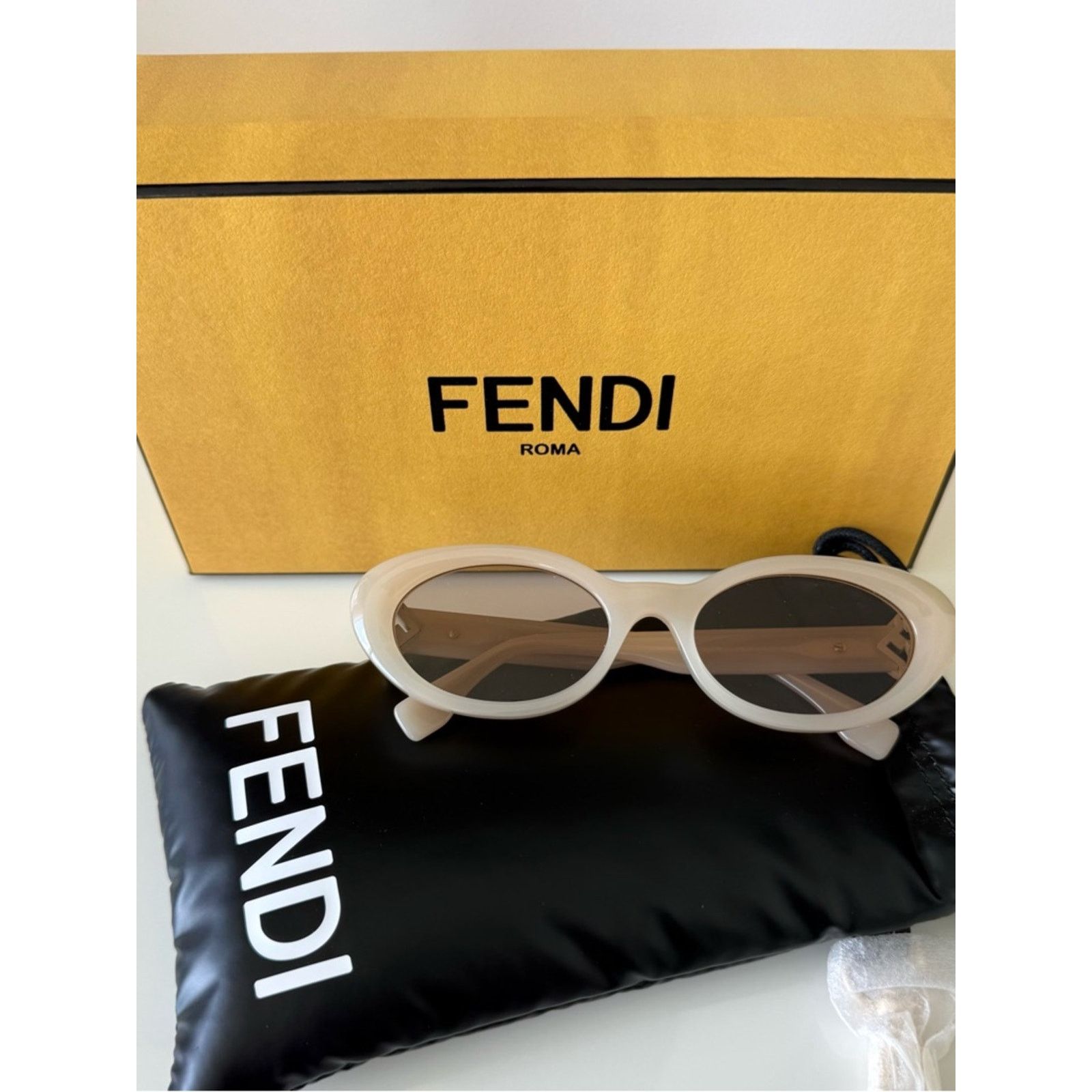 Fendi NEW!!! FENDI women oval sunglasses FE40140U 57E Authentic Size ONE SIZE - 1 Thumbnail