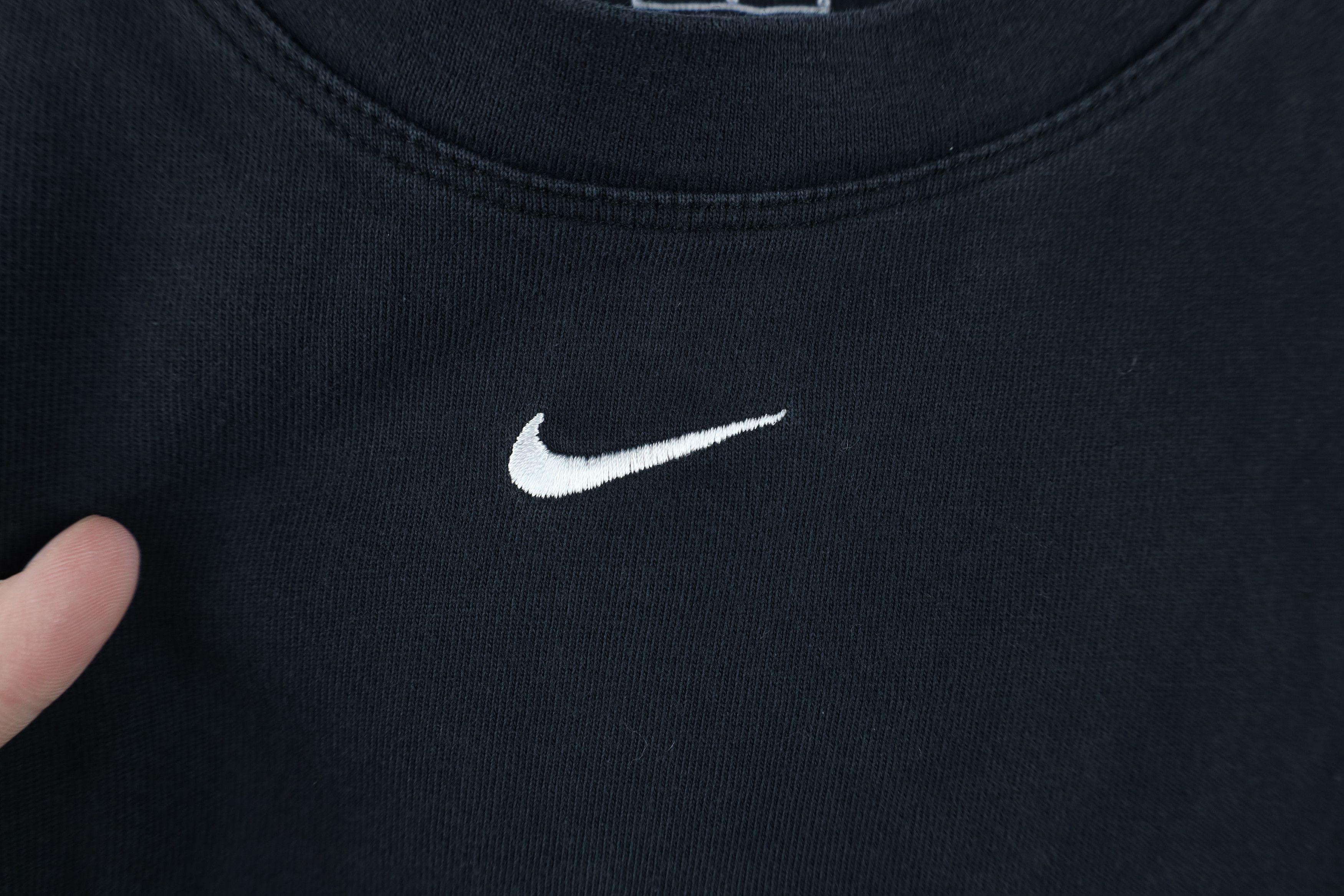 Nike Vintage Y2K Nike Center Swoosh Loose Fit Cropped T-Shirt Size L / US 10 / IT 46 - 4 Thumbnail