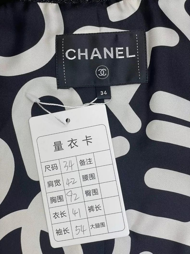 Chanel Chanel 21B black short shiny silk love button jacket 2504-N Size XXS / US 00 / IT 34 - 6 Thumbnail