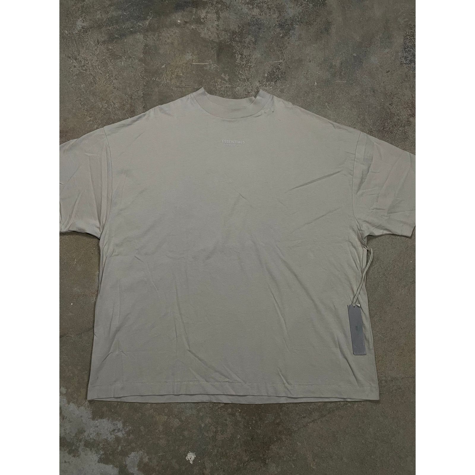 Essential Tee Silver Cloud Large New