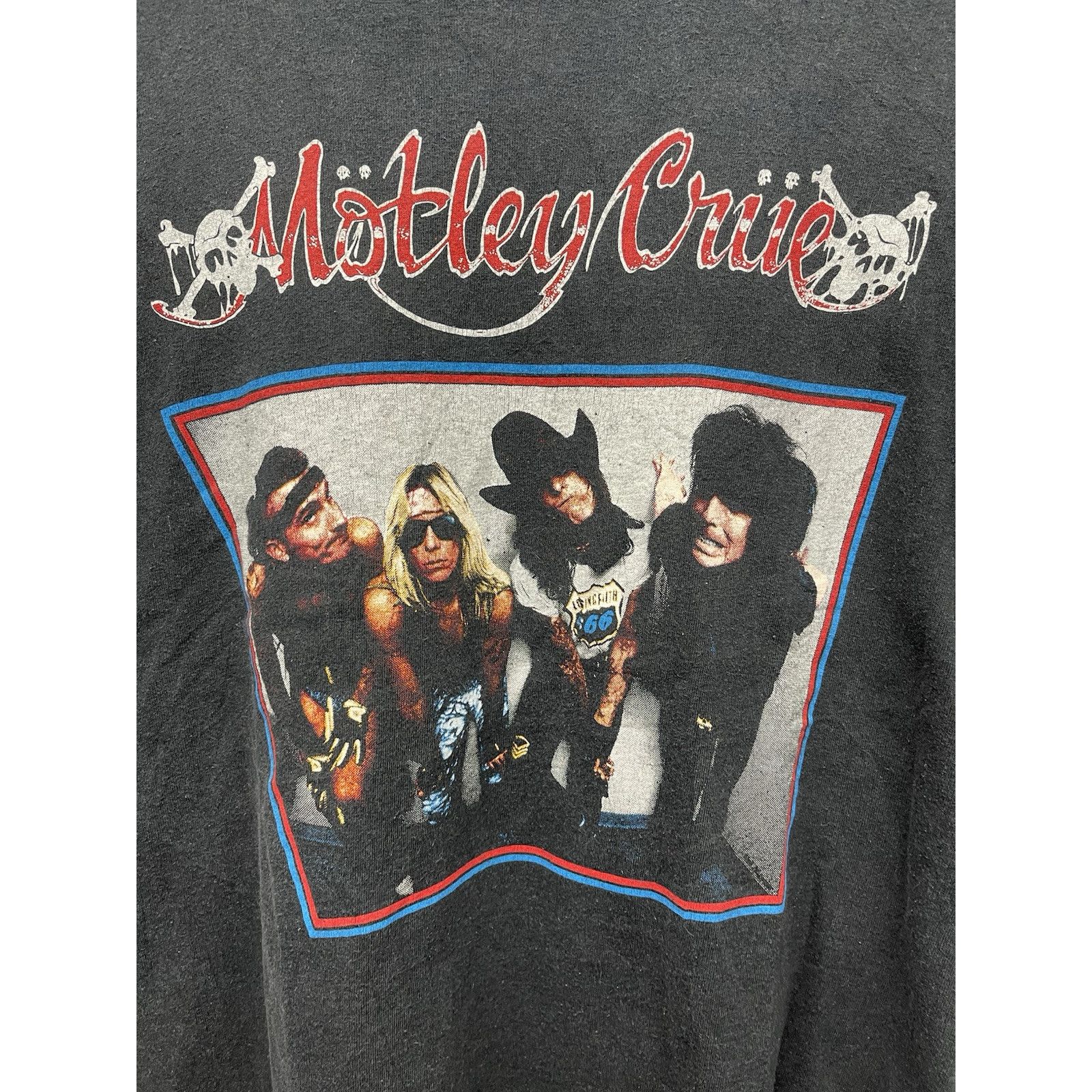 Fruit Of The Loom True 90s Vintage Motley Crue Double Sided ‘Bad Boys Of Rock Size US XL / EU 56 / 4 - 3 Thumbnail