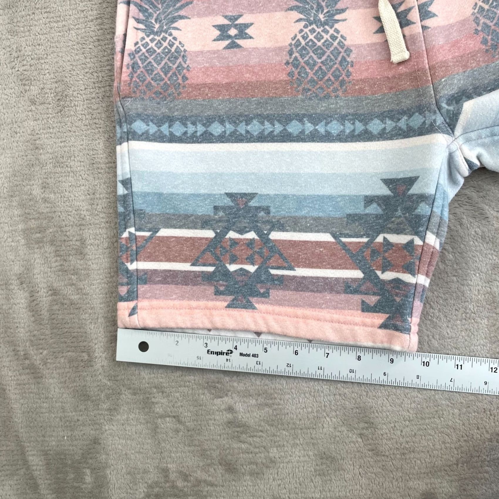 Chubbies Chubbies Shorts Men Small Multi Aztec Geo Pineapples Beach 7" inseam NWOT Size US 29 - 6 Thumbnail
