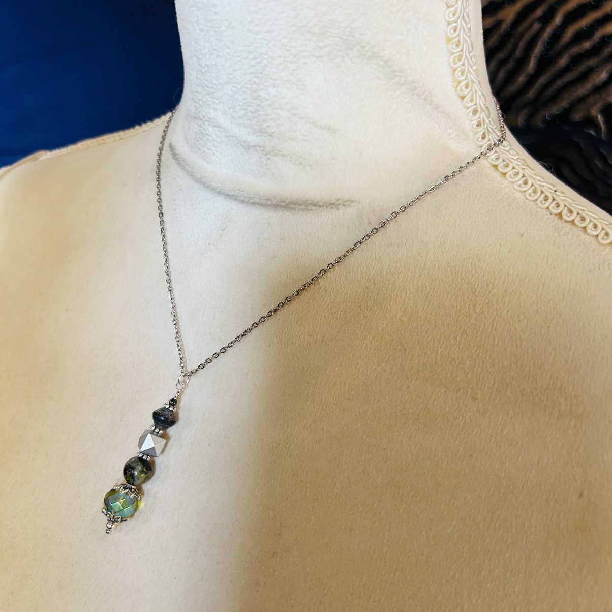 Handmade Handcrafted faceted crystal serpentine hematite necklace Size ONE SIZE - 3 Thumbnail