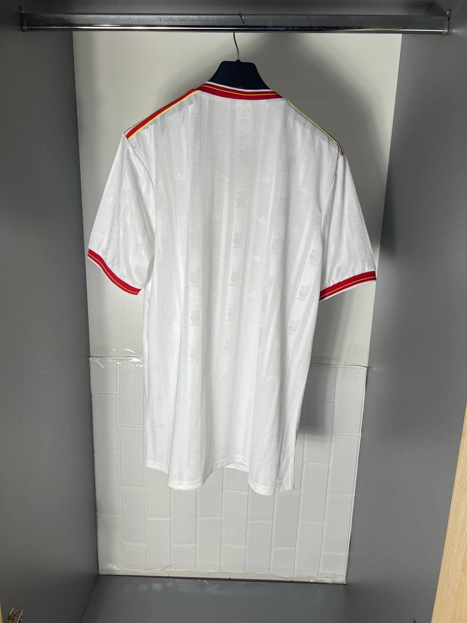 Vintage VERY RARE ADIDAS FC LIVERPOOL ENGLAND SOCCER JERSEY RETRO Size US M / EU 48-50 / 2 - 7 Thumbnail
