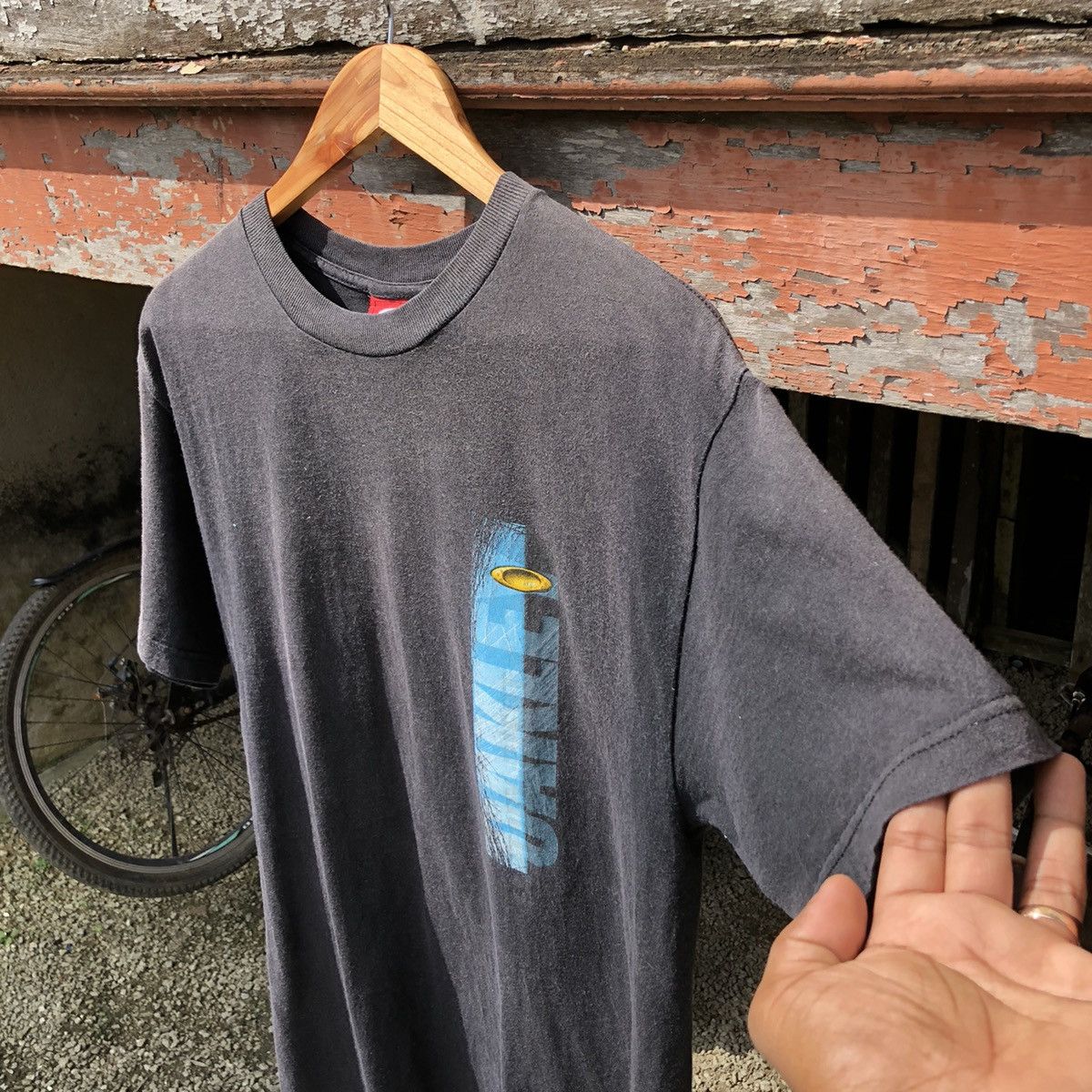 Vintage Vintage 90s Faded OKLEY Tshirt Size US M / EU 48-50 / 2 - 9 Thumbnail