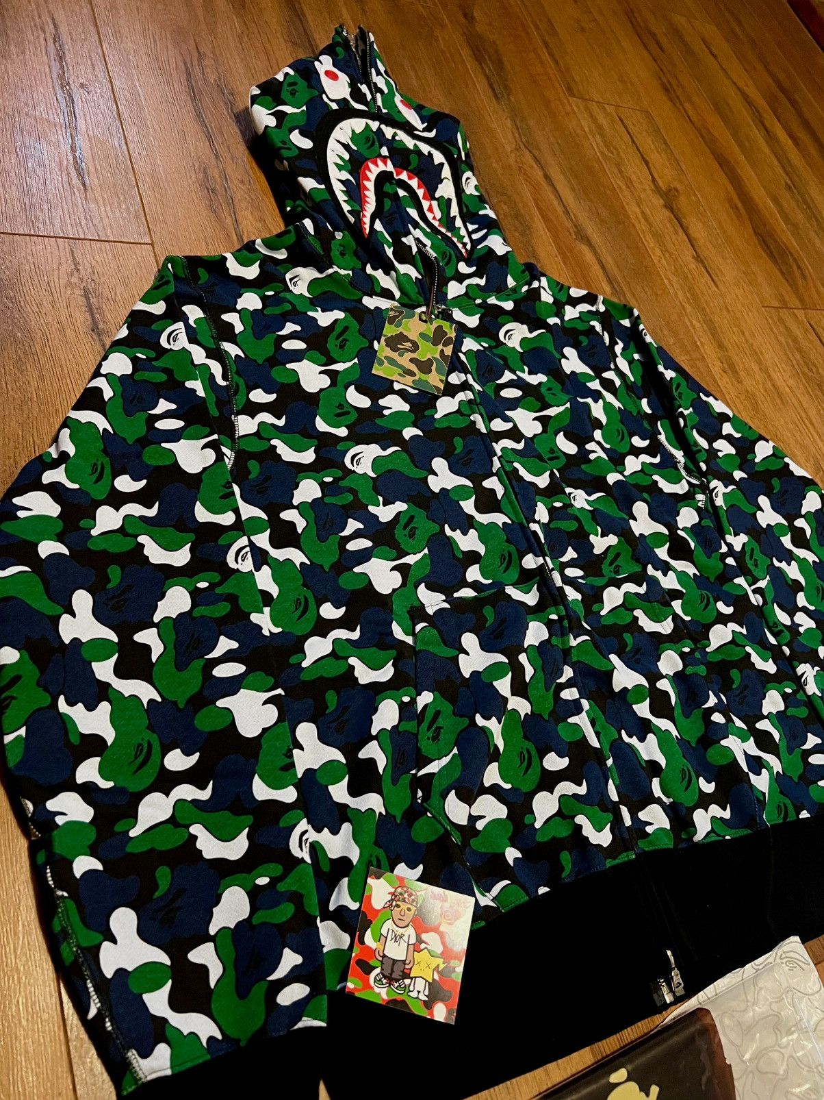 Bape Bape Isetan Shinjuku Separate Shark hoodie Size US XL / EU 56 / 4 - 3 Thumbnail