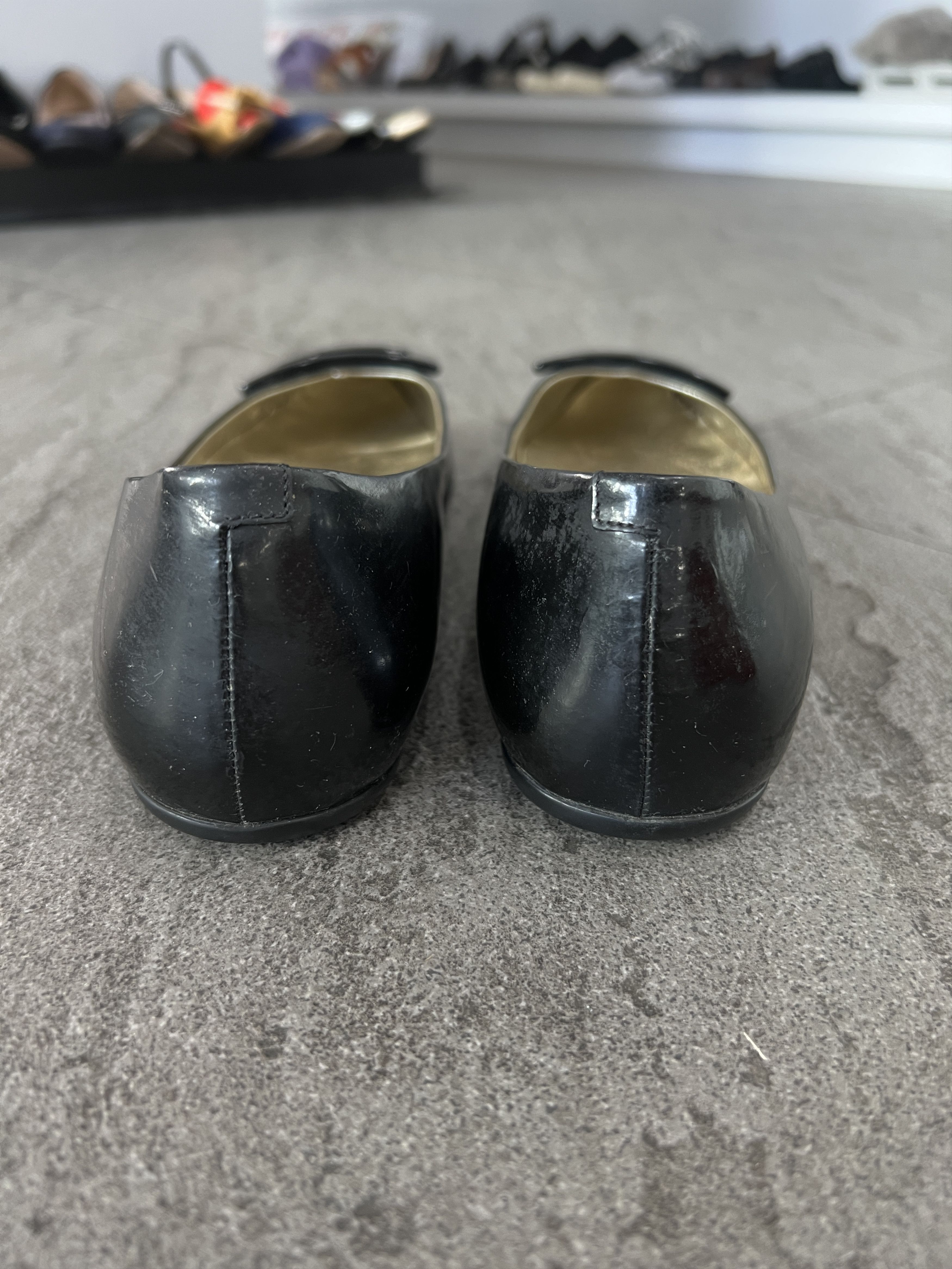 Roger Vivier Roger Vivier Gommette Patent Flats Black EU37 Size US 7 / IT 37 - 6 Thumbnail