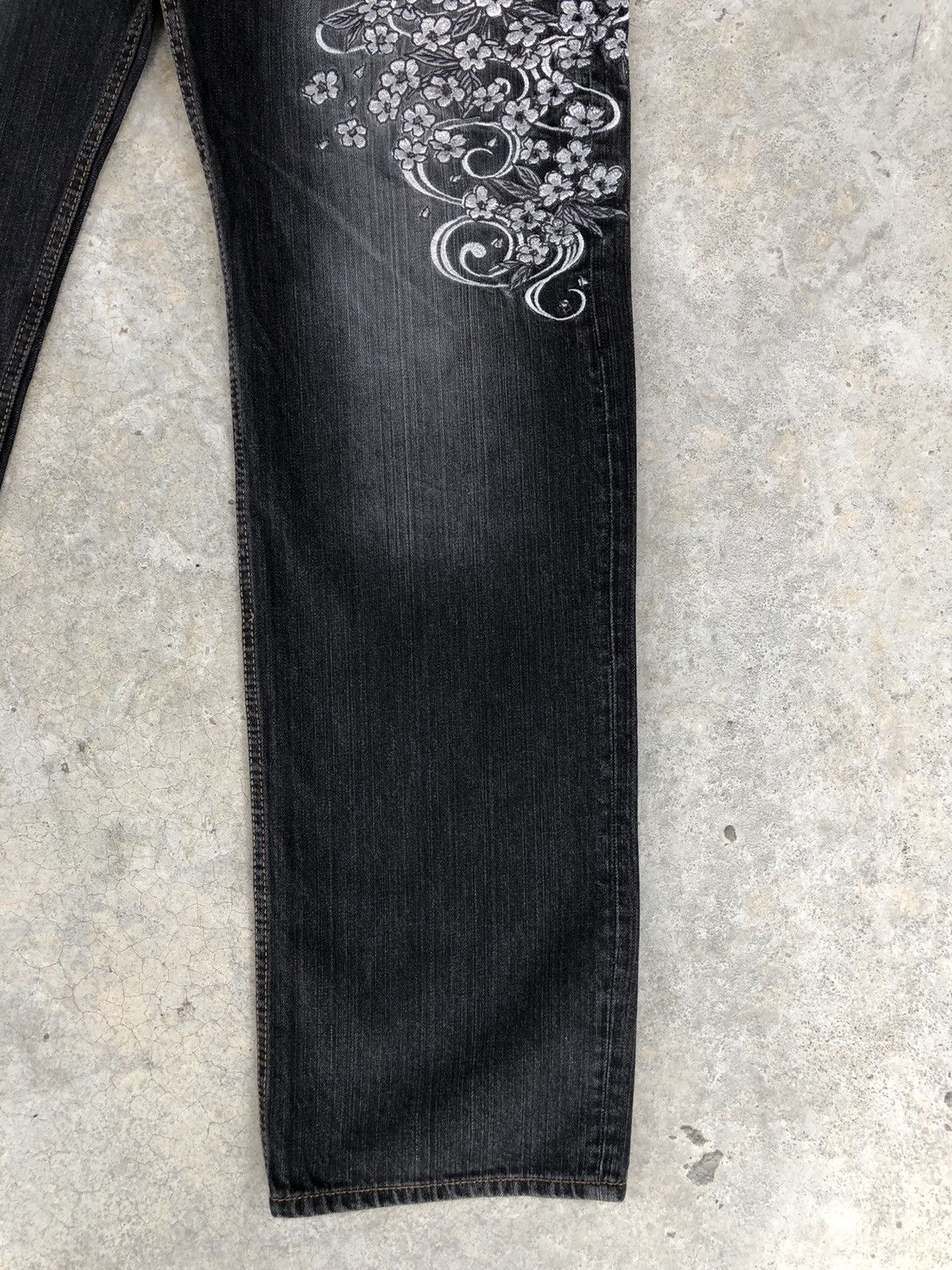 Japanese Brand Japanese Fish Koi Embroidered Jeans Distressed Multipocket Size US 33 - 7 Thumbnail