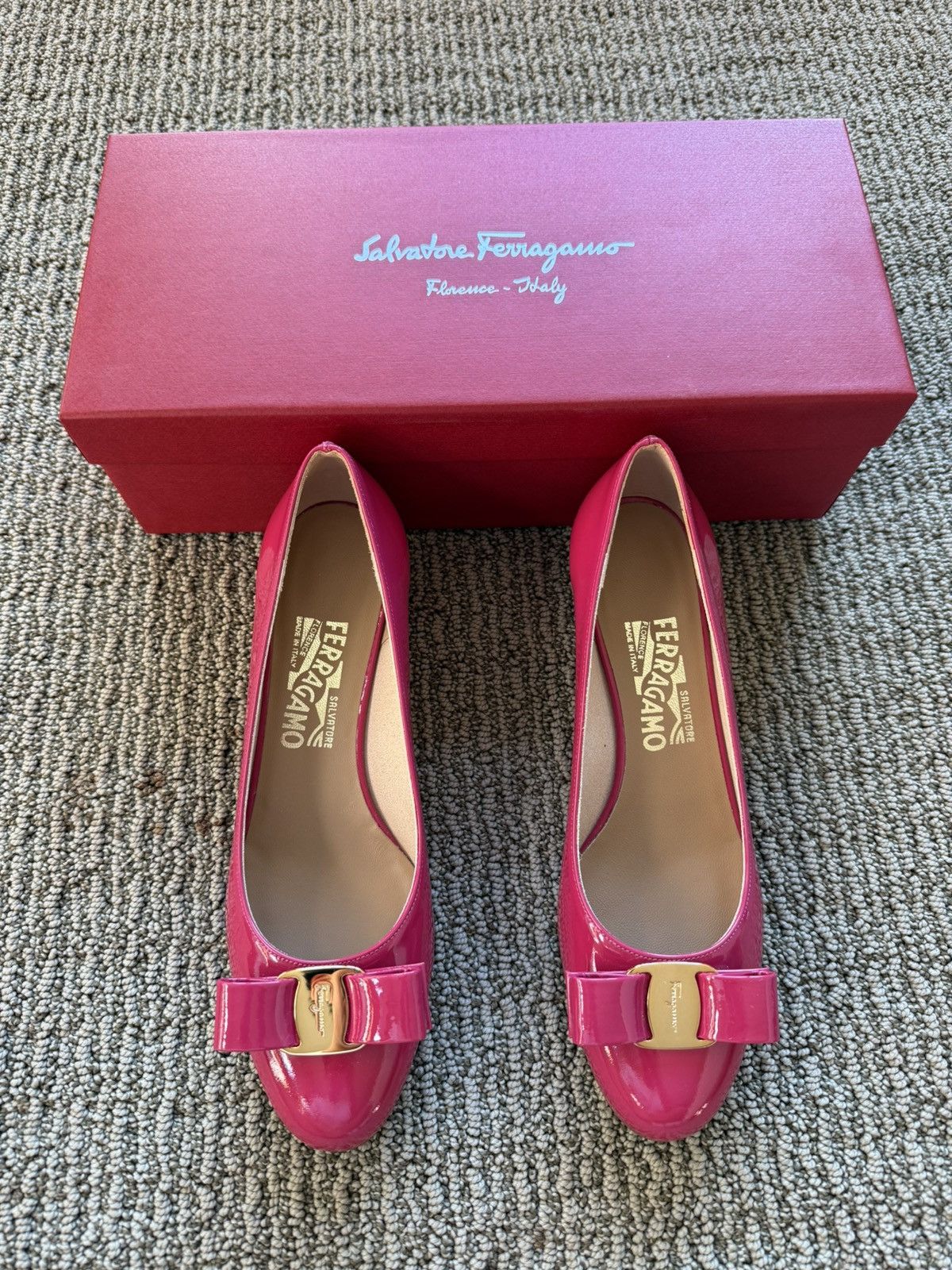 Salvatore Ferragamo Salvatore Ferragamo Vara Patent Leather Pumps Size US 6.5 / IT 36.5 - 5 Thumbnail