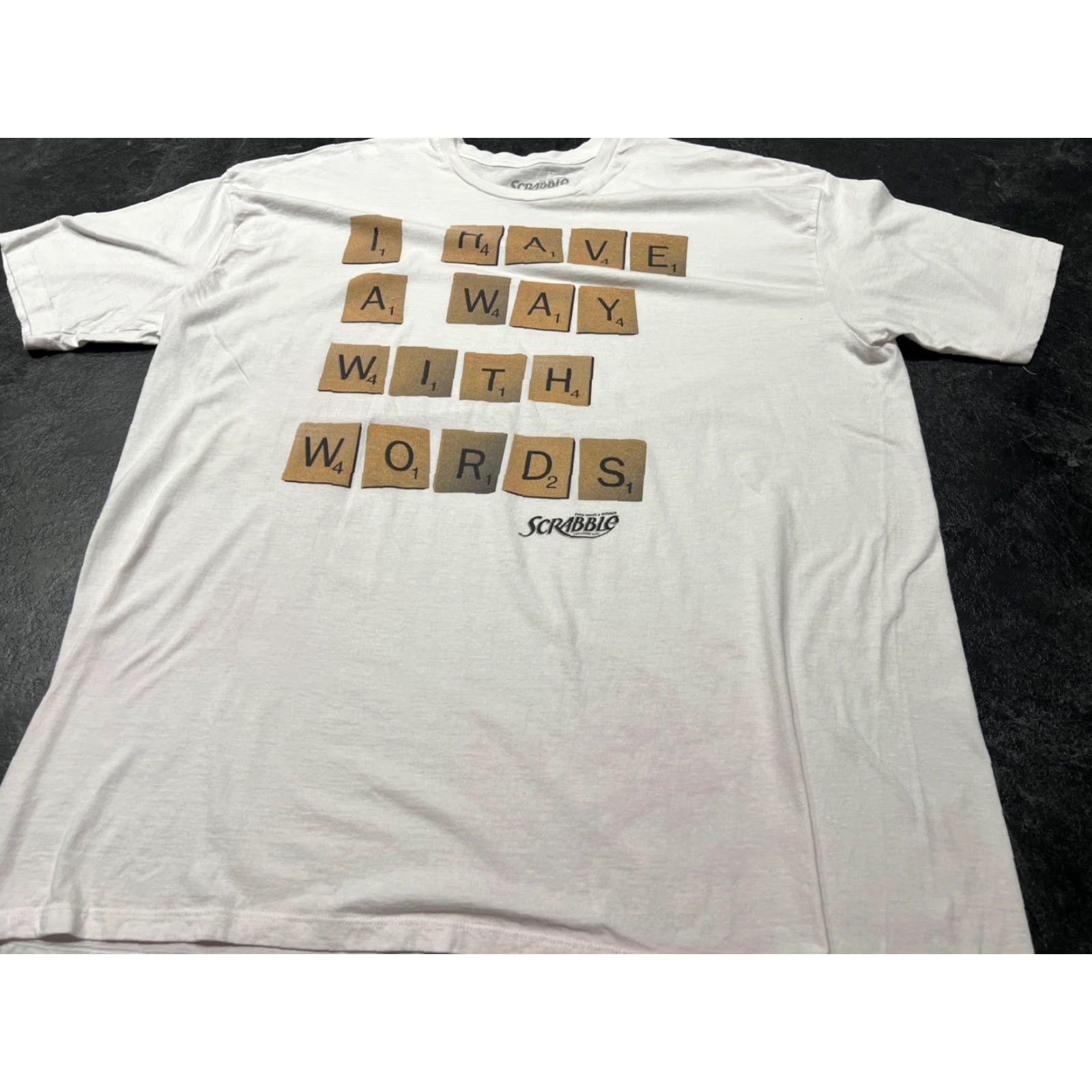 Vintage VINTAGE SCRABBLE T-Shirt Men XXL White Words & Language 80s Size US XXL / EU 58 / 5 - 2 Thumbnail