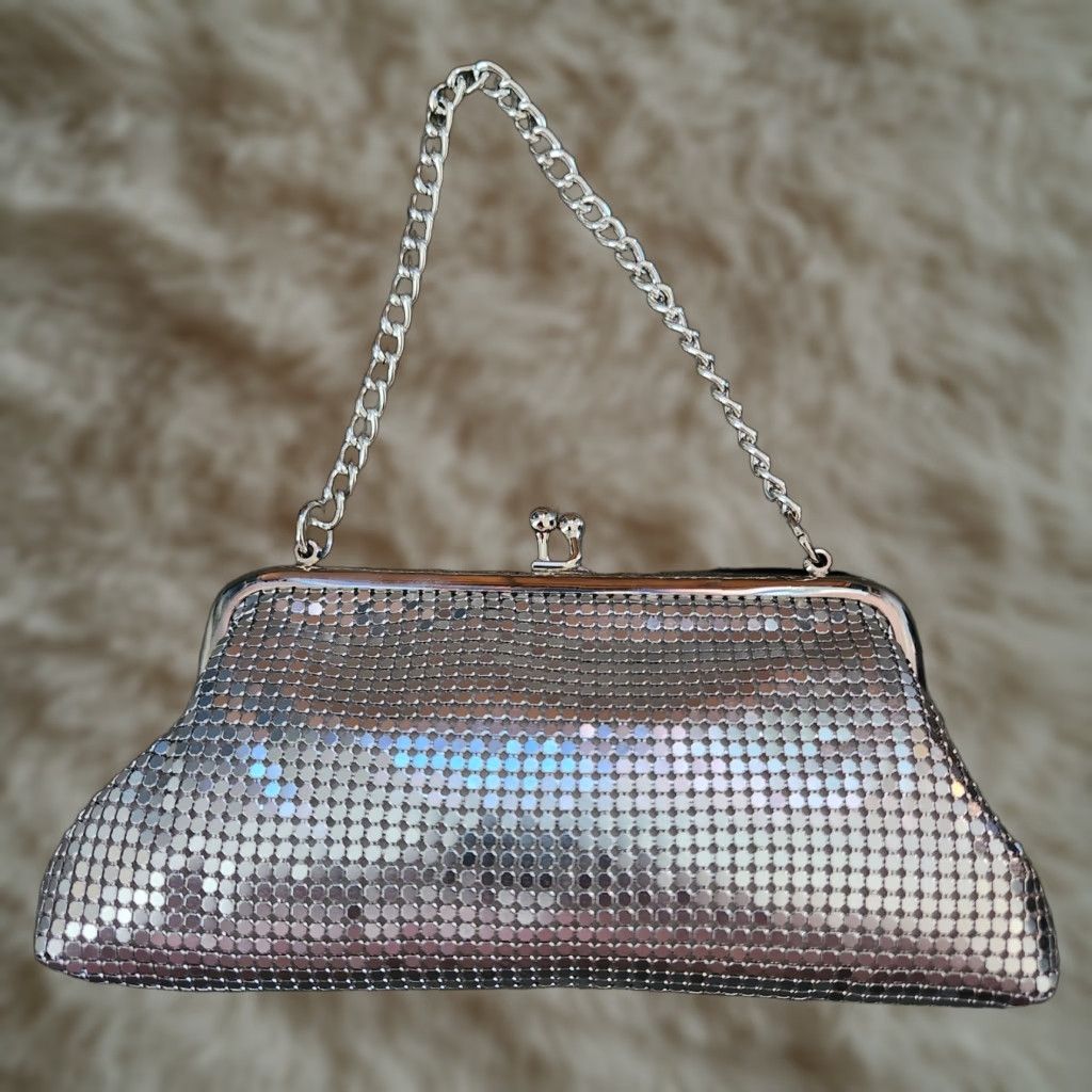 Vintage Studio 18 Sequence Silver Chrome Change Purse Clutch 7" Wrist Strap Women Night Out Size ONE SIZE - 1 Thumbnail