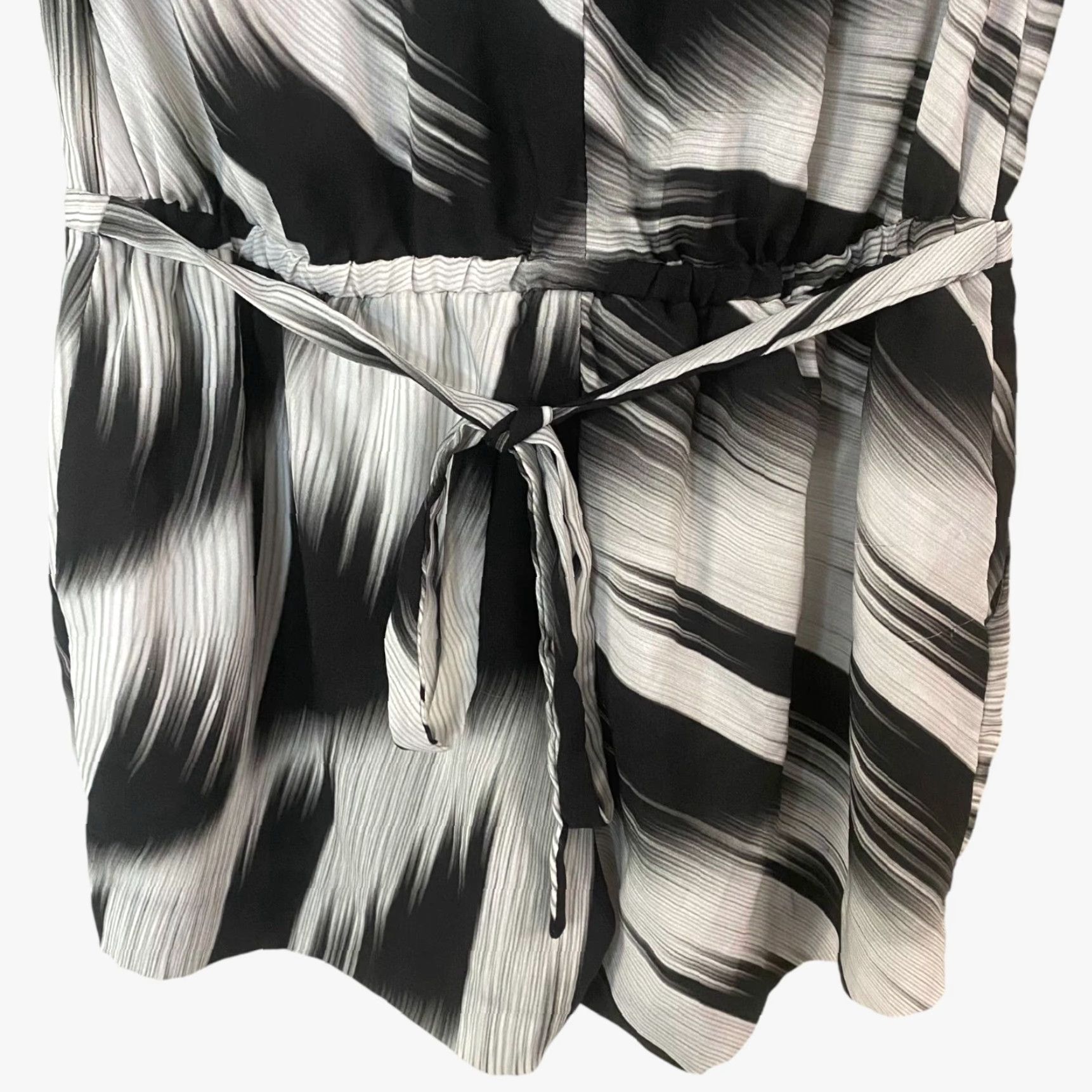 Vintage Marciano Romper White/Black Abstract Print Tie-Waist Roll-Tab Sleeves Size 0 Women One-Piece Polyester Size 25" / US 0 / IT 36 - 7 Thumbnail