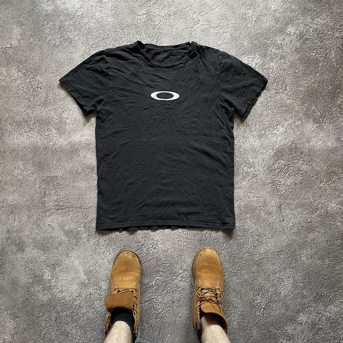 Vintage Vintage Oakley Y2K Faded Black Logo Graphic Tee Skate Boxy M Size US M / EU 48-50 / 2 - 1 Thumbnail