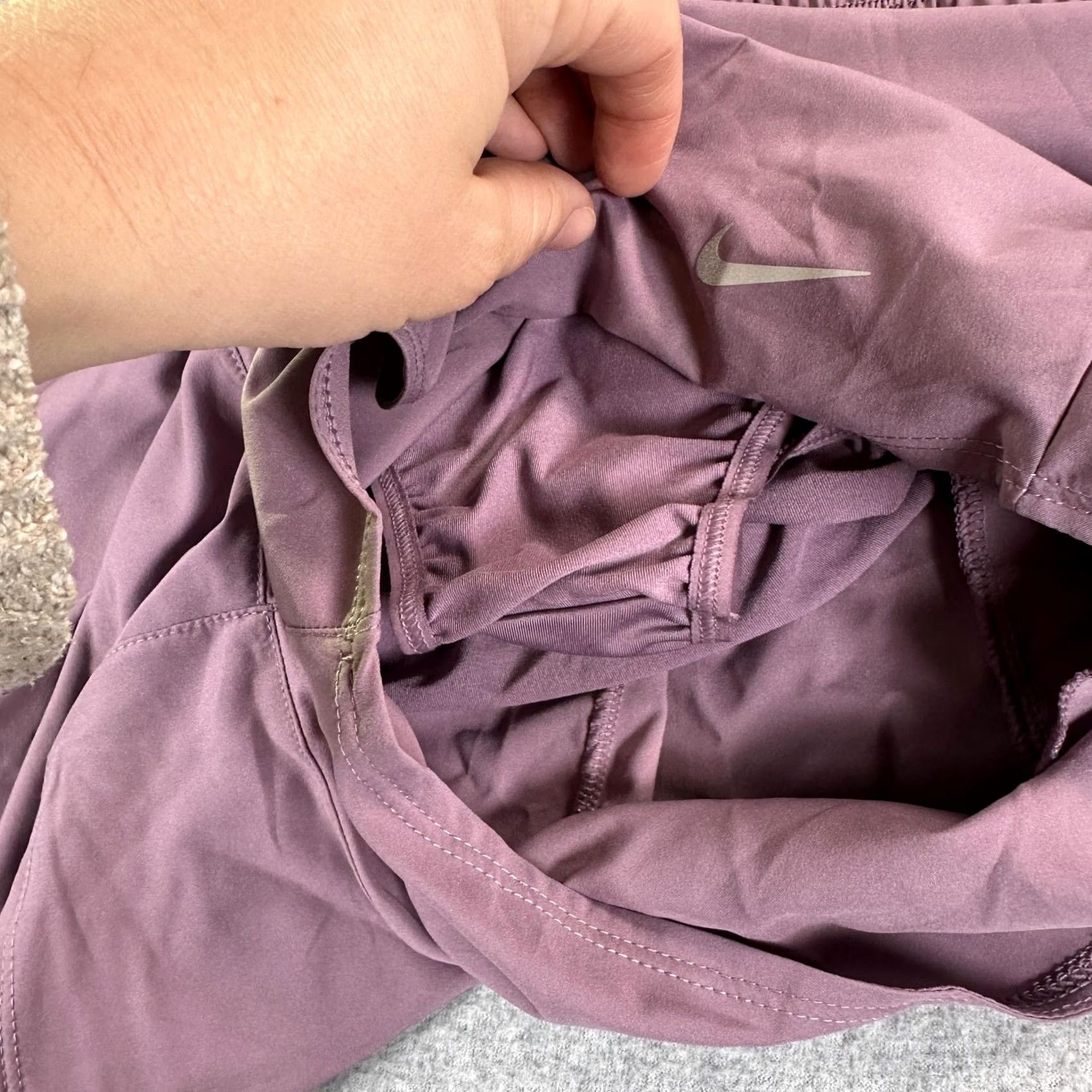 Nike Nike Shorts Womens Small Purple Dri-FIT Loose Fit Training High Waist Pockets Size 28" / US 6 / IT 42 - 5 Thumbnail