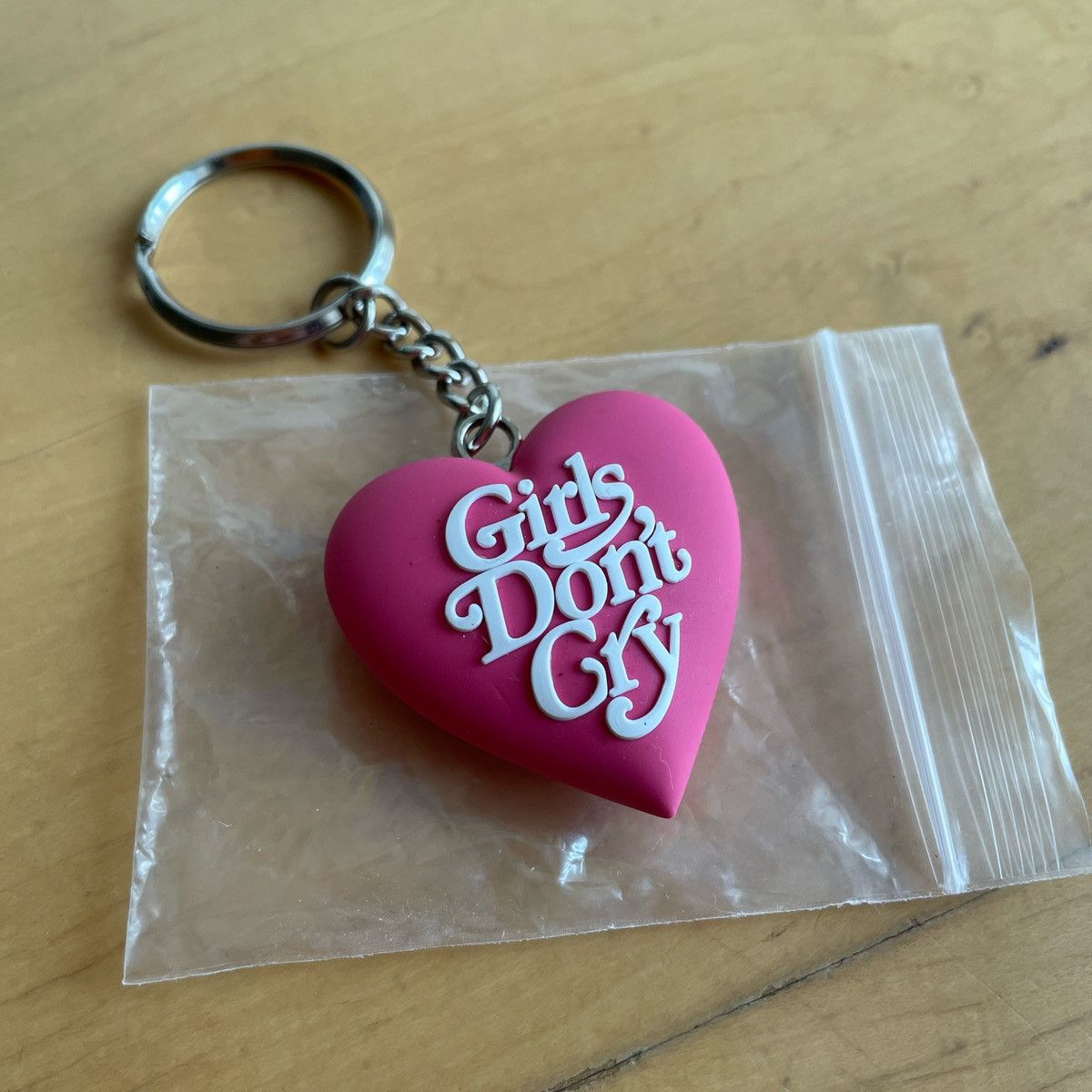 GIRLS DON'T CRY PATTERN KEYRING キーリング girls don't cry