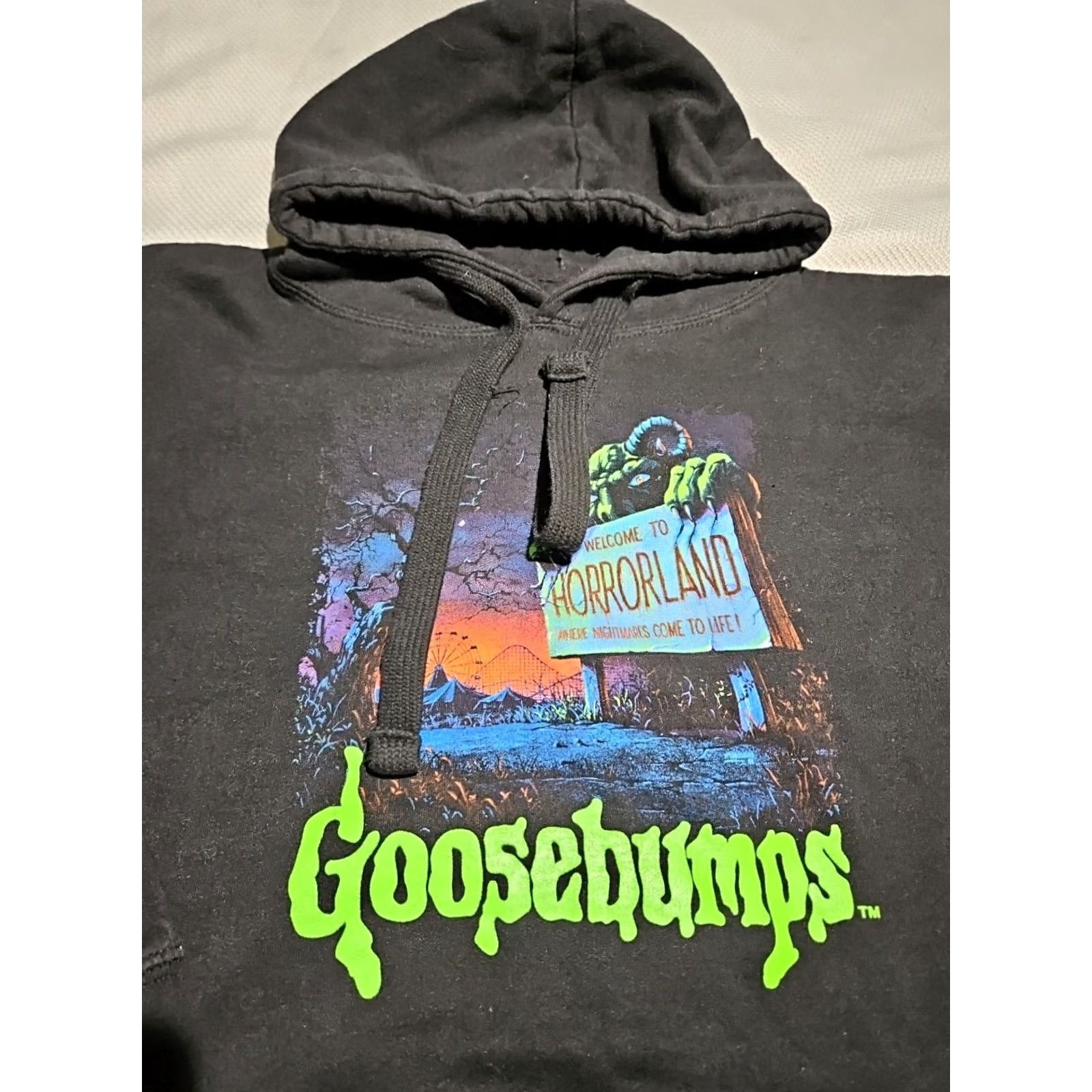 Vintage Goosebumps Hoodie Mens Medium Back Pullover Sweater Welcome To Horrorland Graphic Print Hooded Pockets Logo 90s Halloween Horror Mens Size US M / EU 48-50 / 2 - 5 Thumbnail