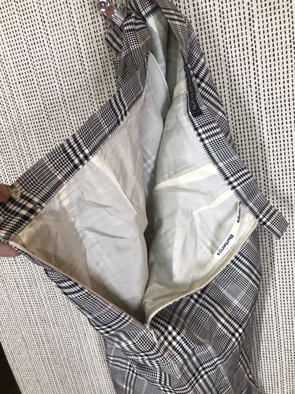 Burberry × Vintage ‼️VINTAGE BURBERRY MIDI SKIRT NICE DESIGN‼️ Size 30" / US 8 / IT 44 - 6 Thumbnail