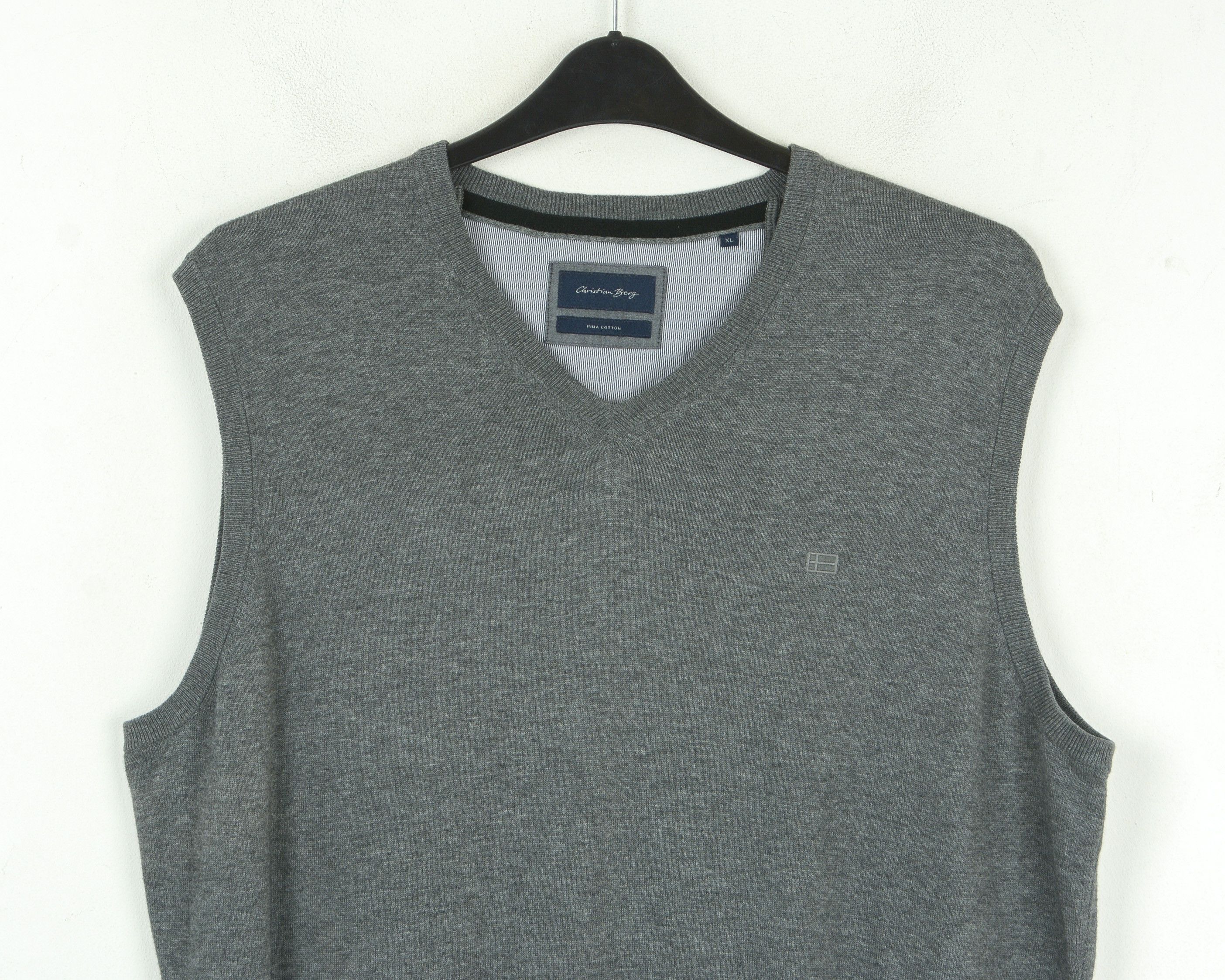 Designer CHRISTIAN BERG Mens XL Sleeveless Pullover Waistcoat V-Neck Size US XL / EU 56 / 4 - 5 Thumbnail