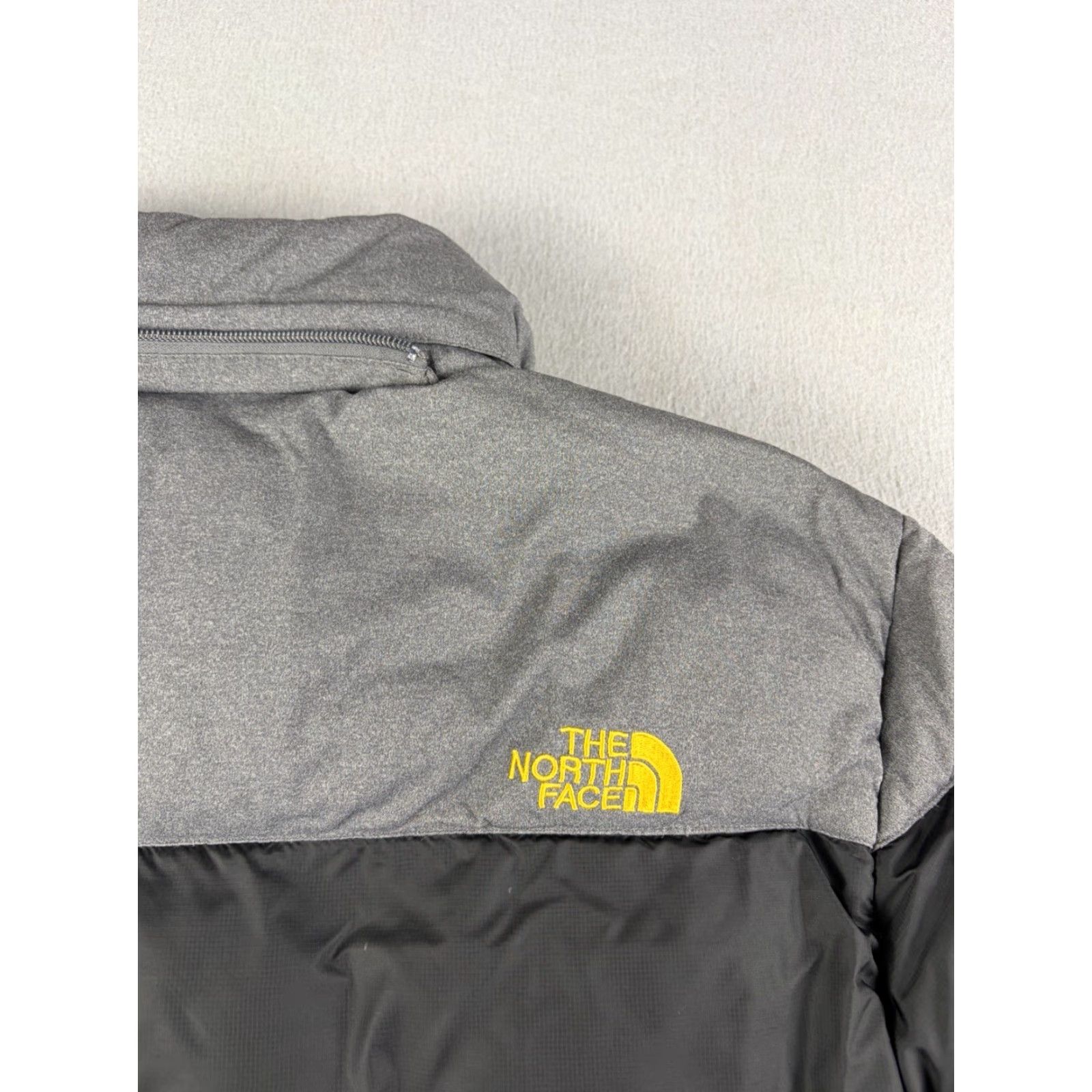 The North Face VINTAGE The North Face Nuptse Puffer Jacket Men L Gray Japan Release Retro Outdoor Zip Logo Jacket Mens Size US L / EU 52-54 / 3 - 7 Thumbnail