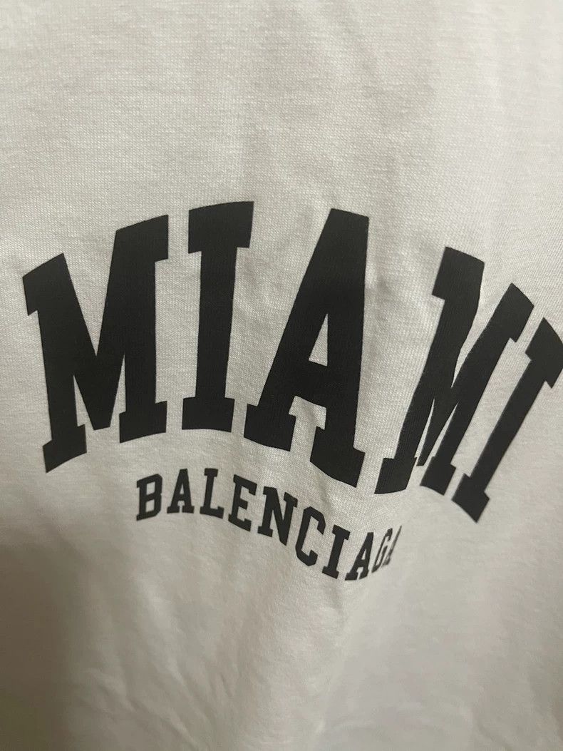 Balenciaga Balenciaga City name limited edition new white T Size US S / EU 44-46 / 1 - 3 Thumbnail