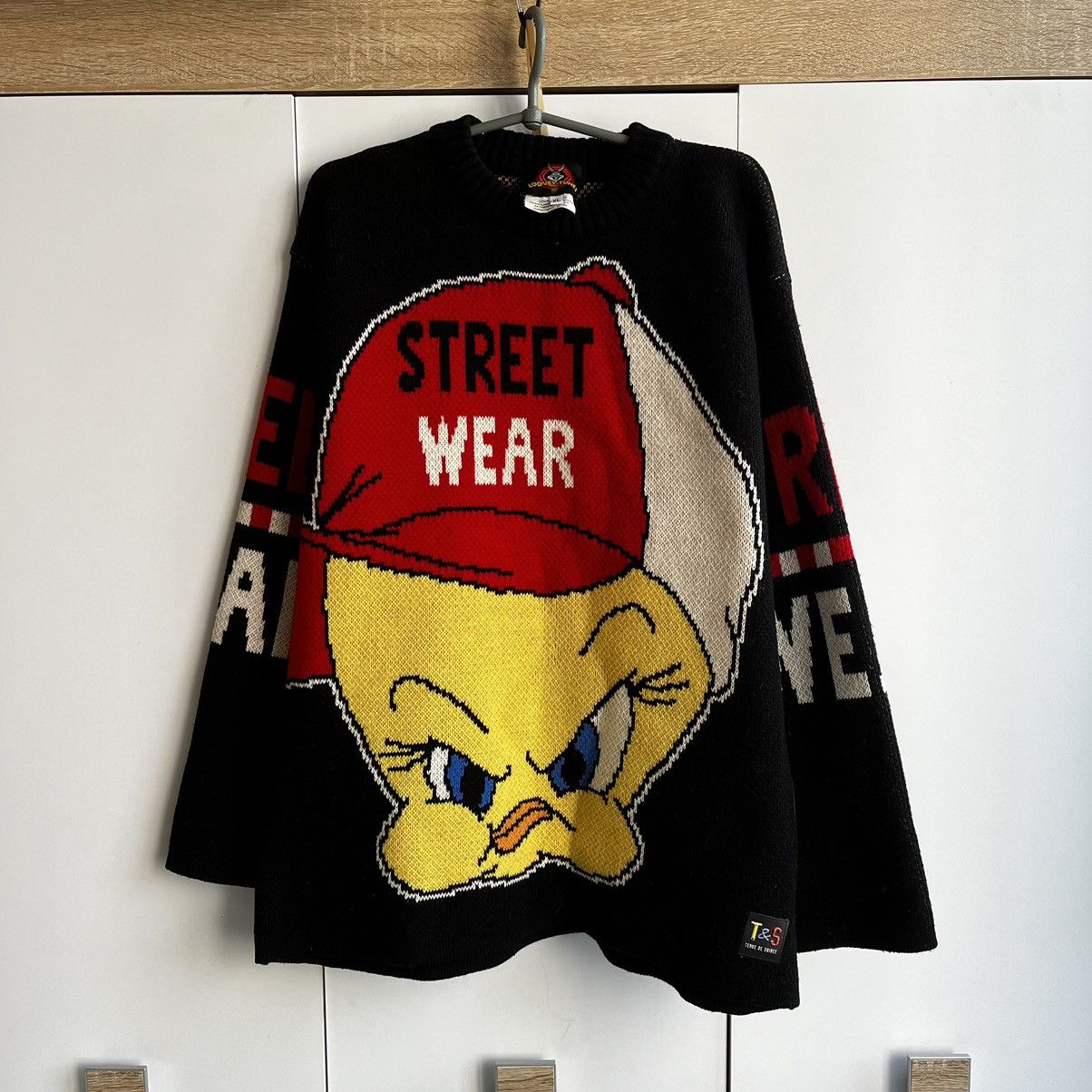 Cartoon Network Black Looney Tunes Tweety Streetwear Sweater Size XL Size US XL / EU 56 / 4 - 1 Thumbnail