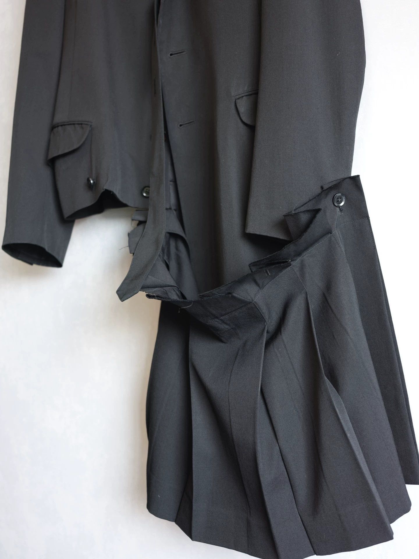 Yohji Yamamoto Yohji Yamamoto 13AW Pleated Asymmetric Coat Size 3 Size US L / EU 52-54 / 3 - 9 Thumbnail