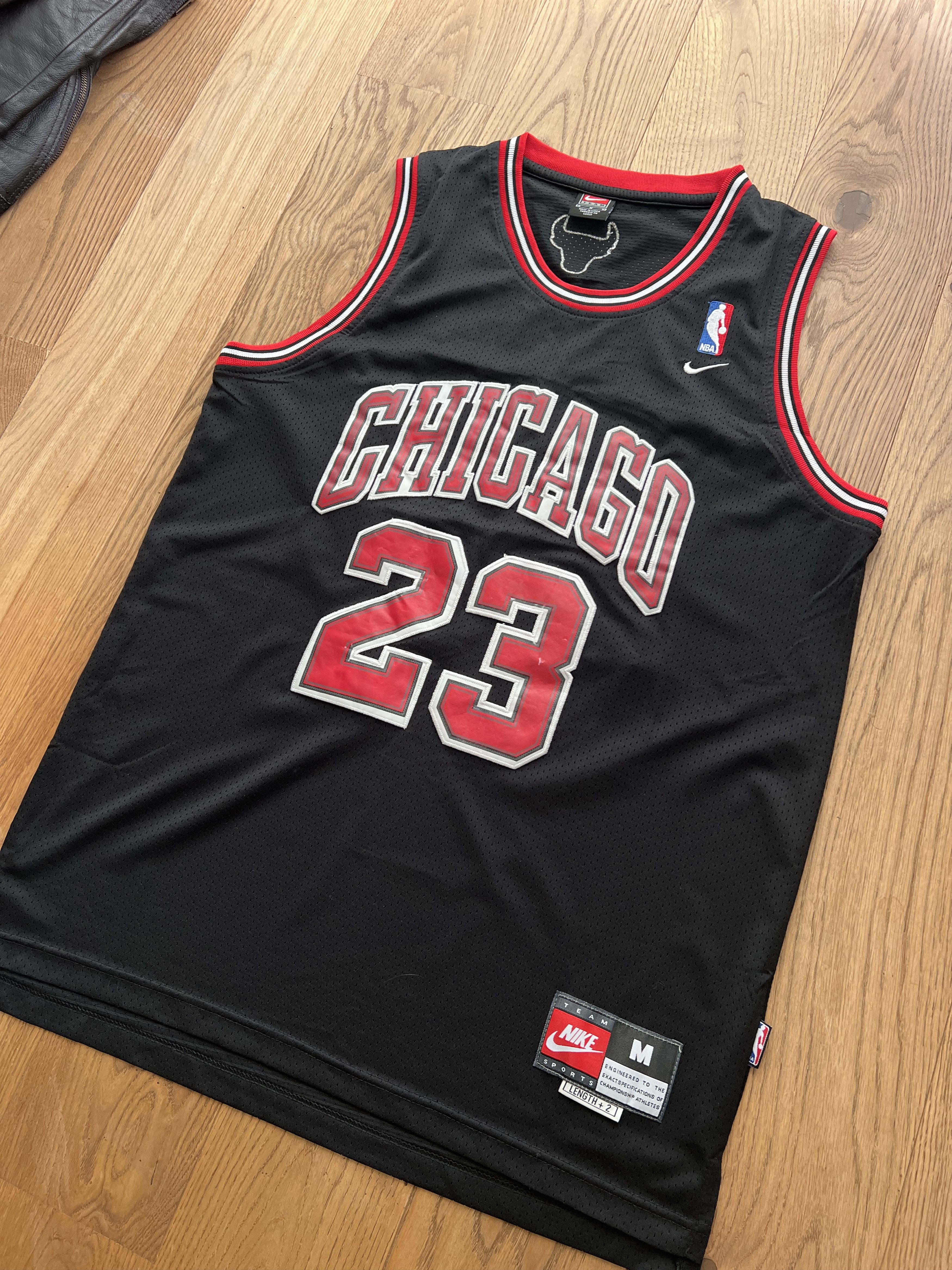 Nike Rare Nike Chicago Bulls #23 Jordan vintage 1990s mesh jersey Size US M / EU 48-50 / 2 - 14 Thumbnail