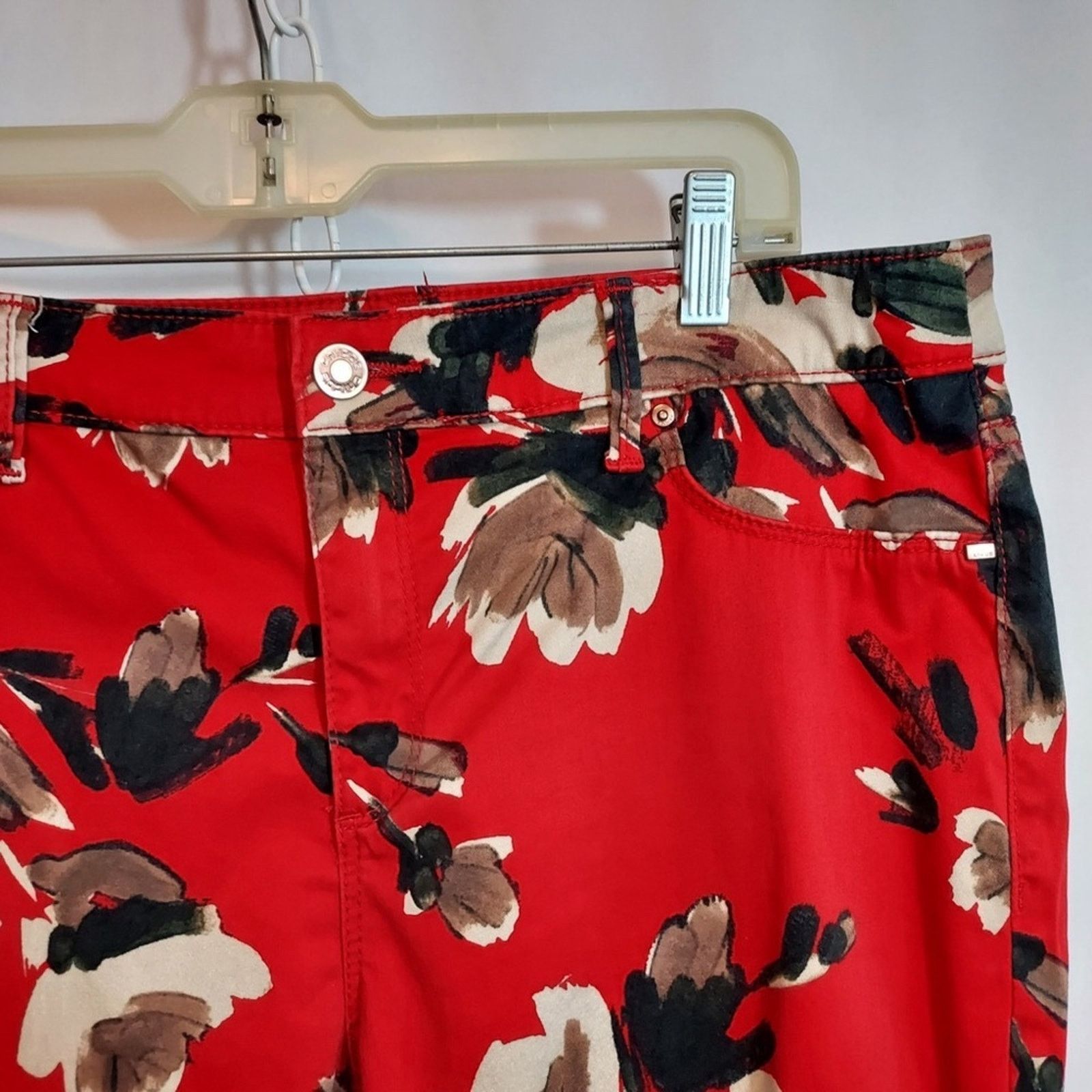 Chicos Chicos The Platinum Jegging Casual Red Floral Skinny Pants Size 25" / US 0 / IT 36 - 4 Thumbnail